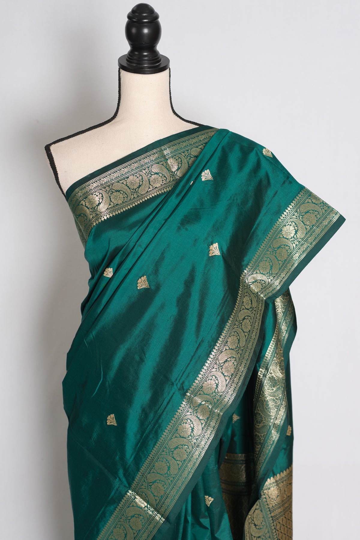 Debolina: Rama Green and Gold Lightweight Katan Banarasi Silk Saree image 3
