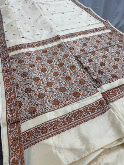 Sharanya : Silk Mark Certified Cream Banarasi Saree with Resham Thread Work image 4