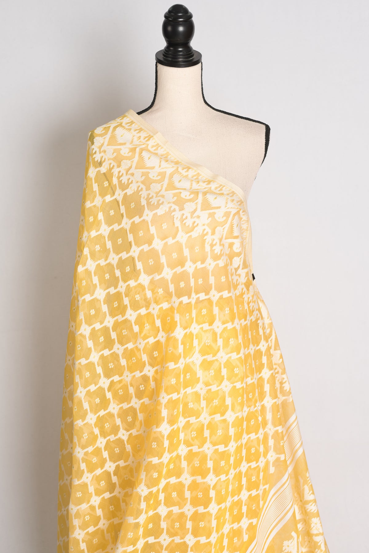 Urmi : Butter Yellow and White Soft Blended Cotton Bengali Jamdani Saree image 4