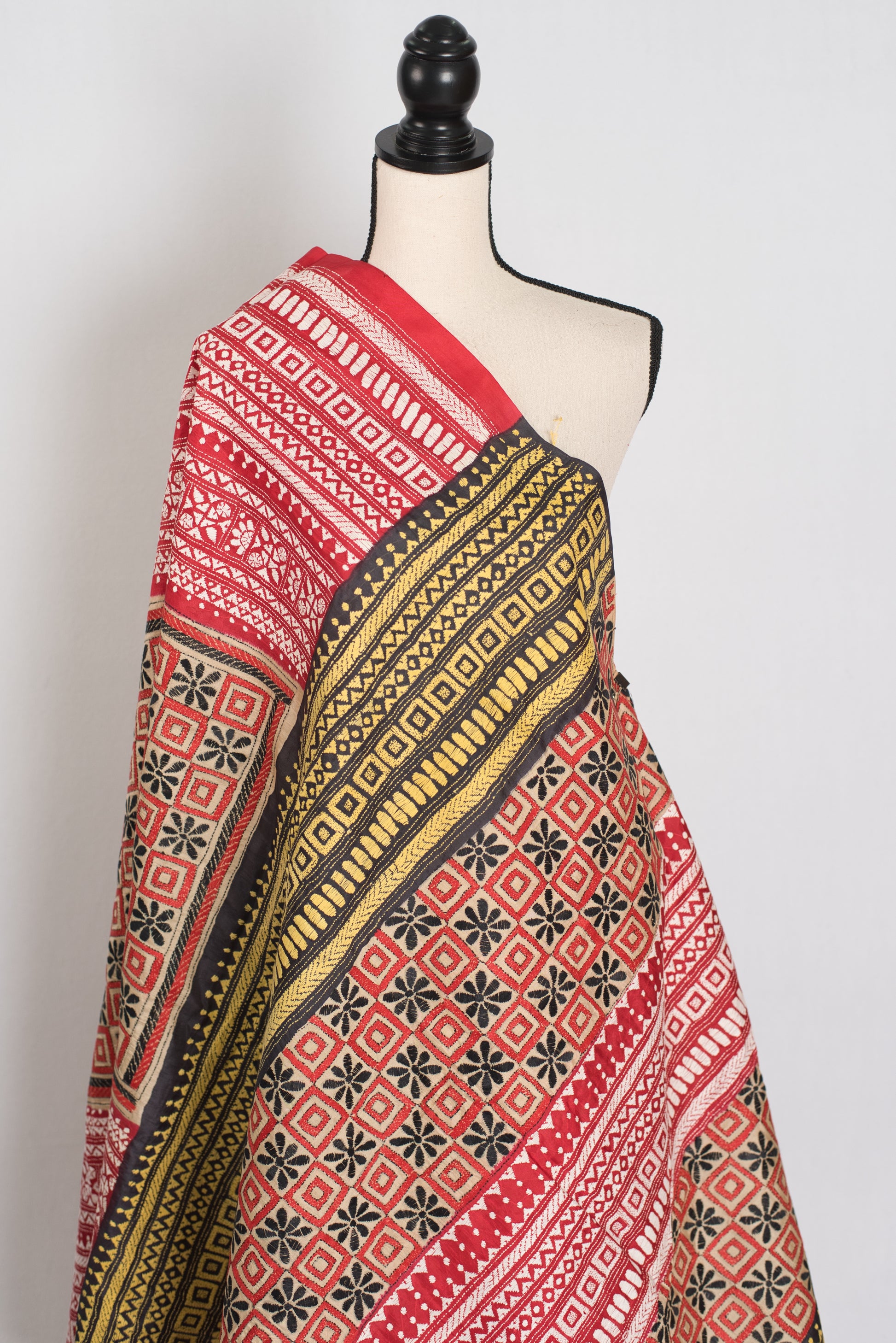 Mrinalini : Silk Mark Certified Hand Embroidery Pure Silk Saree in Beige image 3