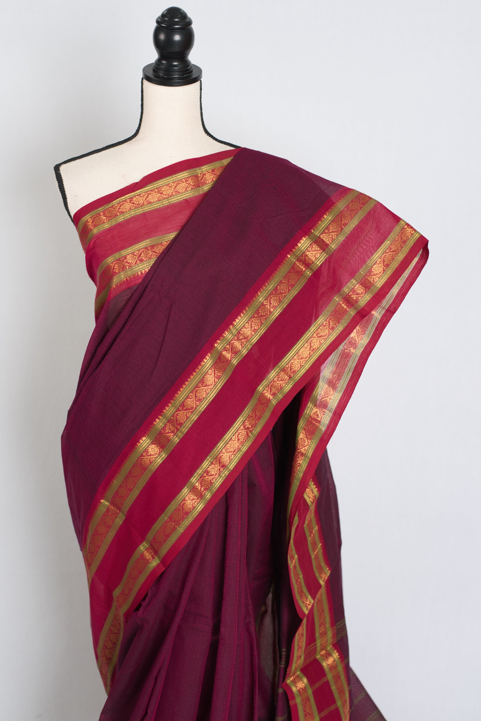 Kalyani : Handwoven Kanchi Cotton Saree in Maroonish Purple image 3
