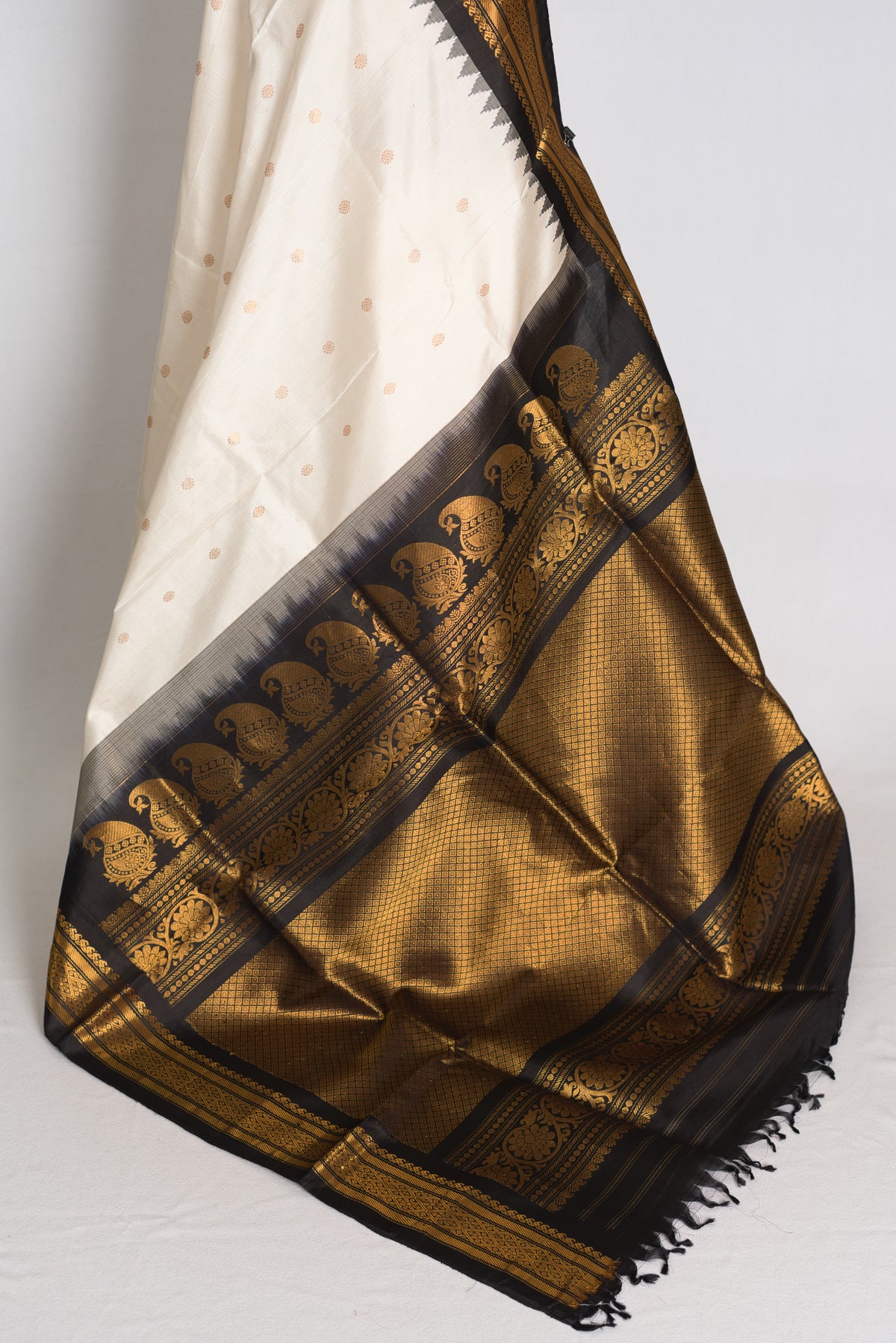 Sabina : Off White and Black Handwoven Gadwal Silk Saree with Gold Zari image 3