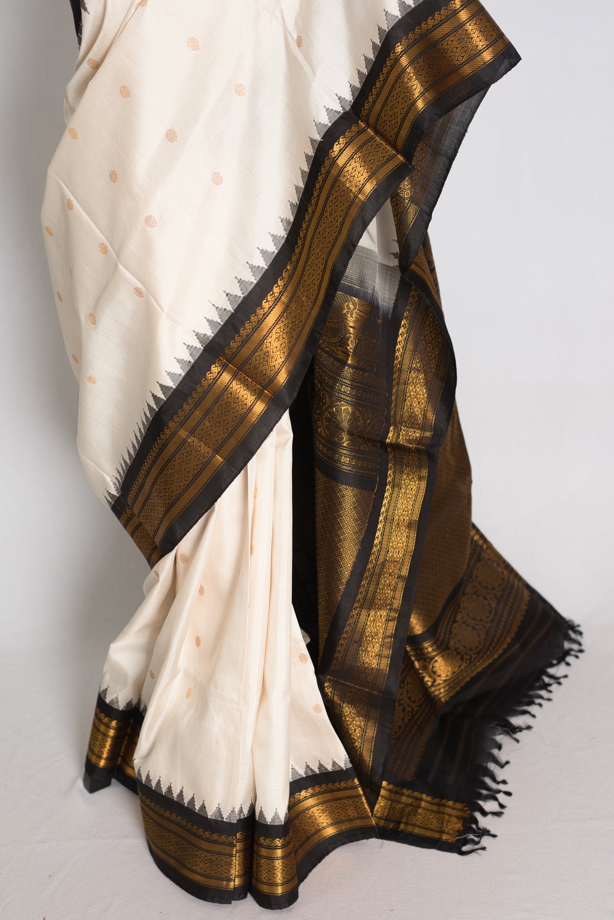 Sabina : Off White and Black Handwoven Gadwal Silk Saree with Gold Zari image 5