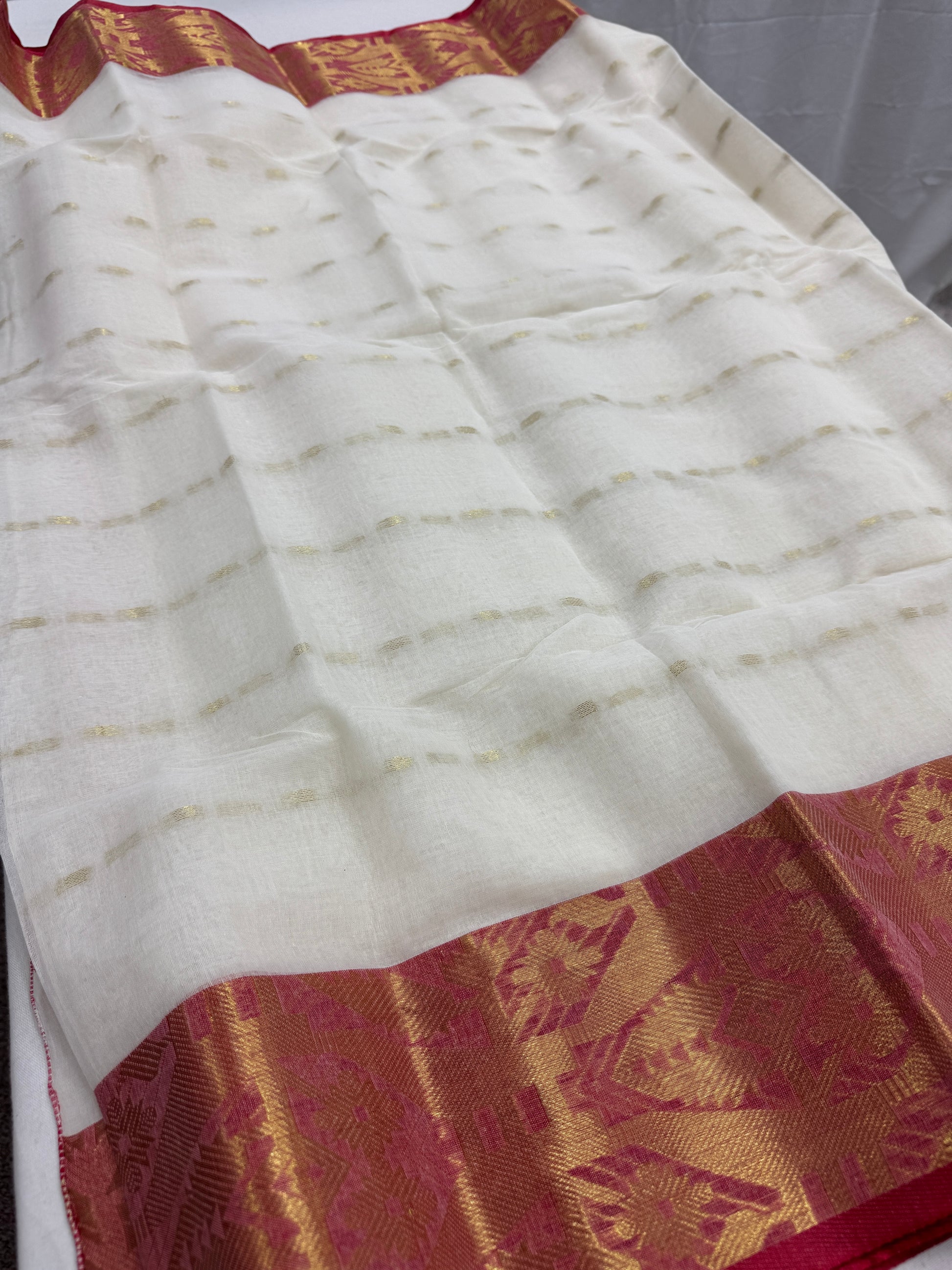 Subhra : Bengal Handloom Tant Cotton Saree in Off White and Red image 1