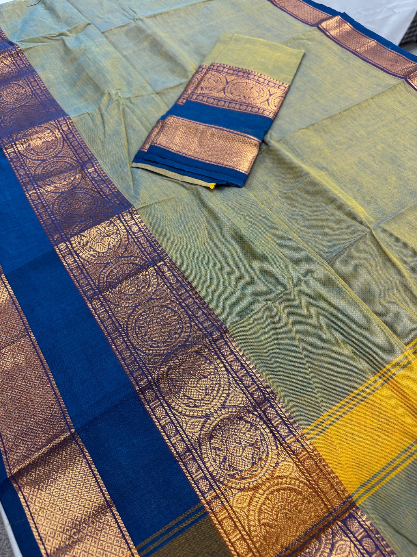 Harini : Grey Kanchi Cotton Saree - Handwoven South Indian Elegance image 1