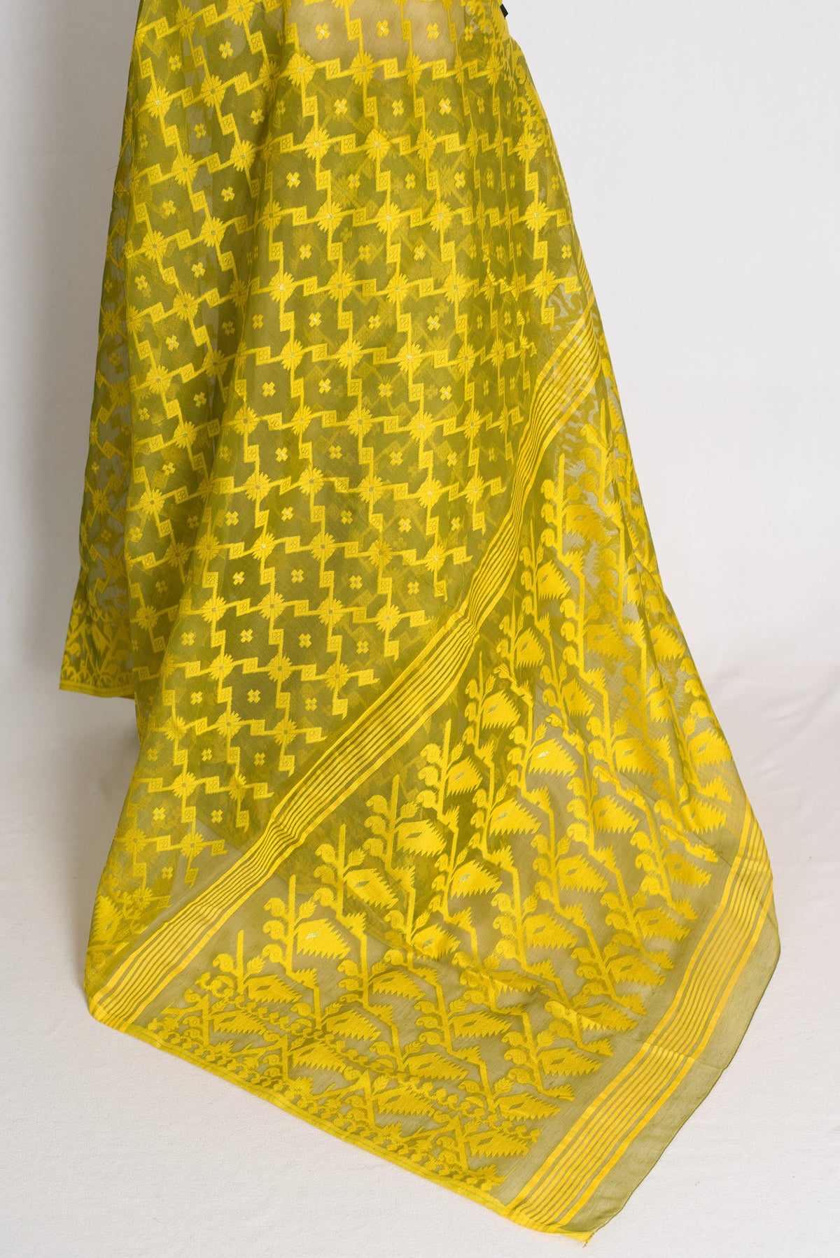 Heena Green and Yellow Jamdani saree — border detail