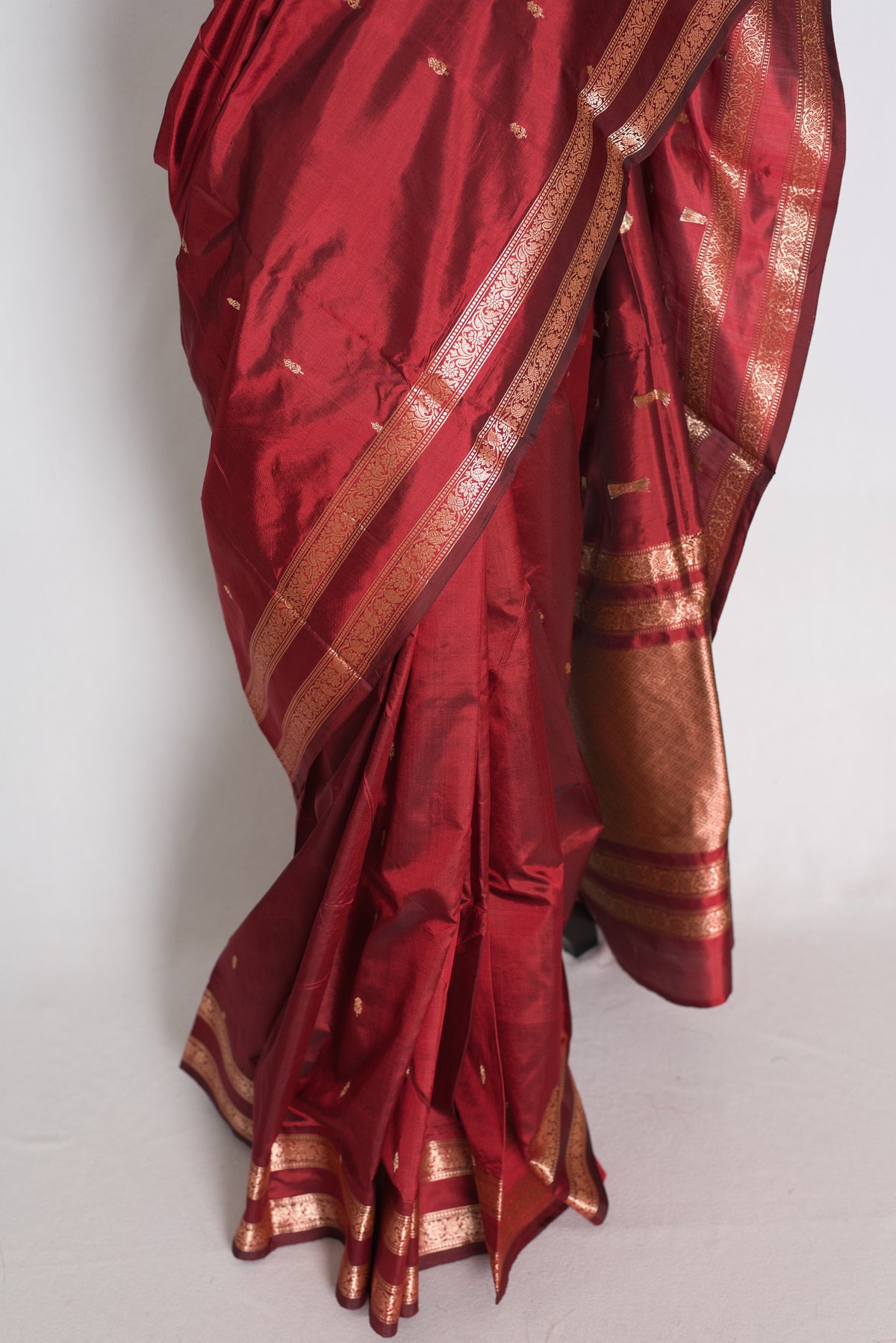 Maya: Chilli Red Handwoven Lightweight Banarasi Silk Saree with Blouse Piece image 6