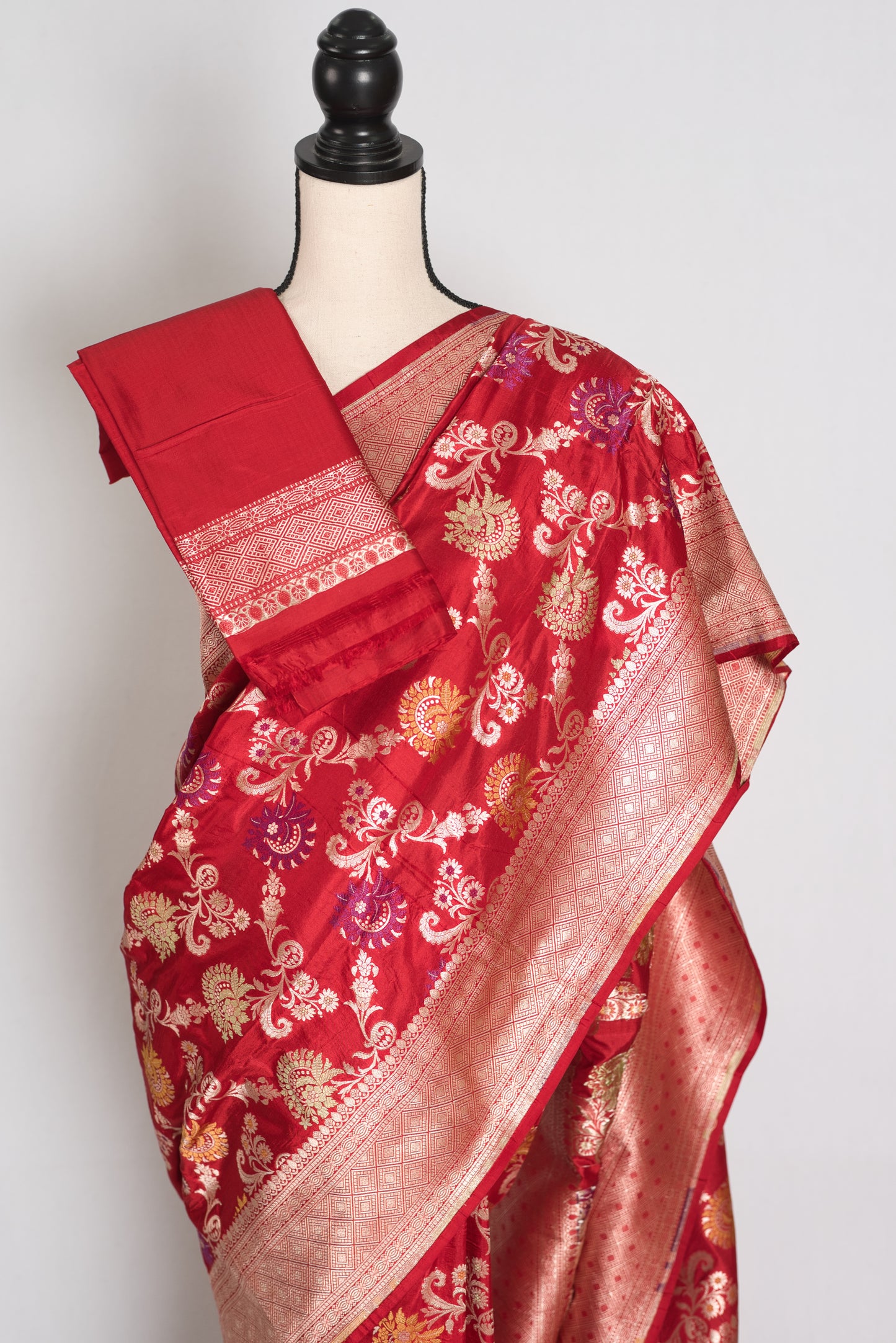 Naaz : Dark Red and Gold Minakari Jaal Katan Silk Bridal Banarasi Saree image 2