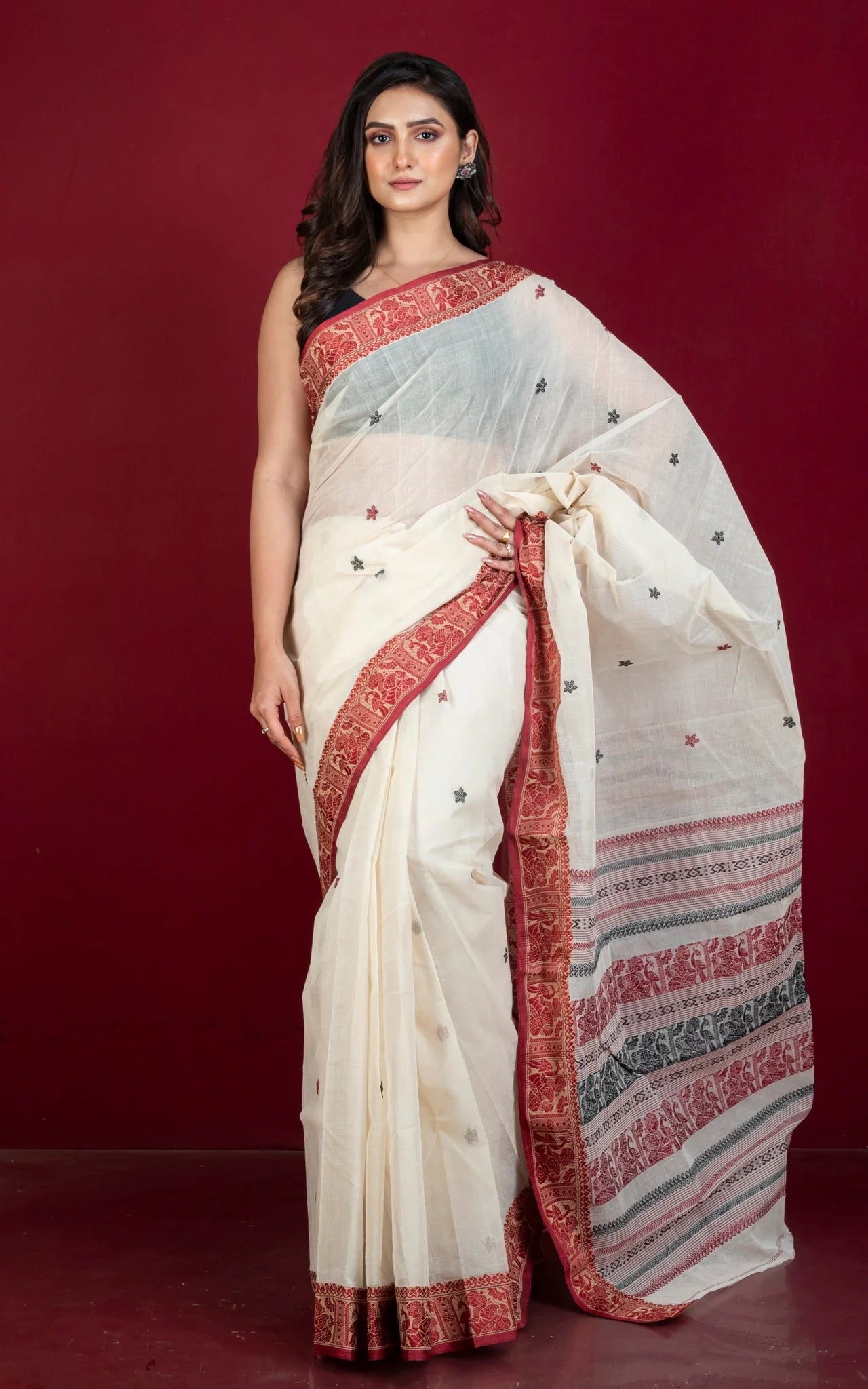 Bengal Handloom Cotton Baluchari Saree with Starch in Off White and Maroon.