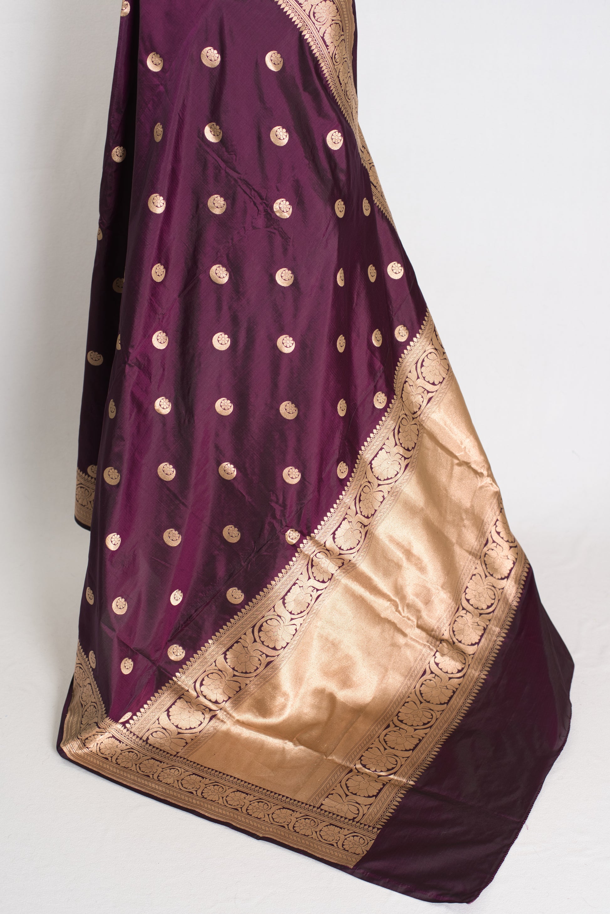 Zareen: Silk Mark Certified  Purple and Gold Bridal Banarasi Silk Saree image 4
