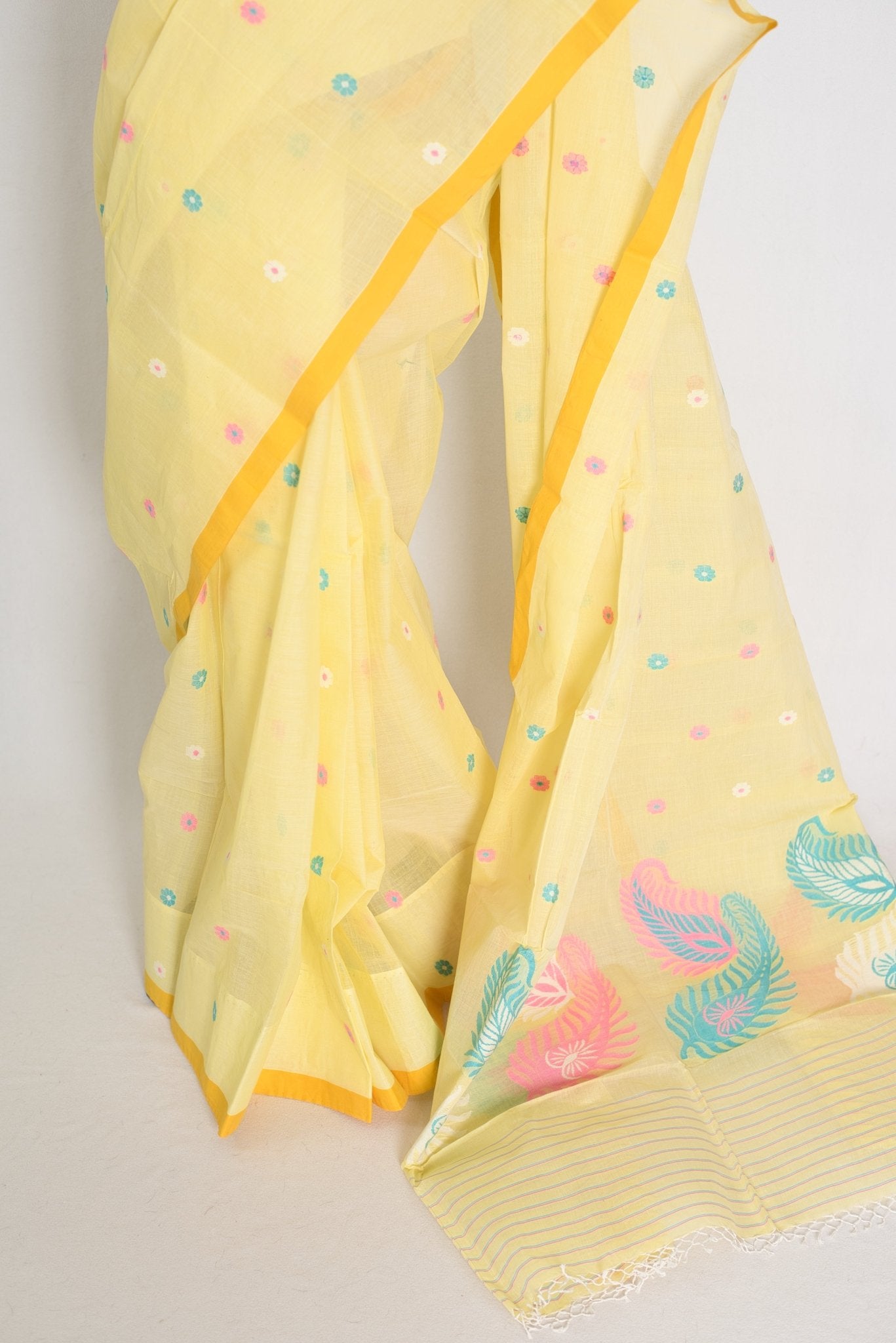 Bhumi: Light Yellow Pure Bengal Cotton Jamdani Saree - Handloom Tant - Saree Mandi