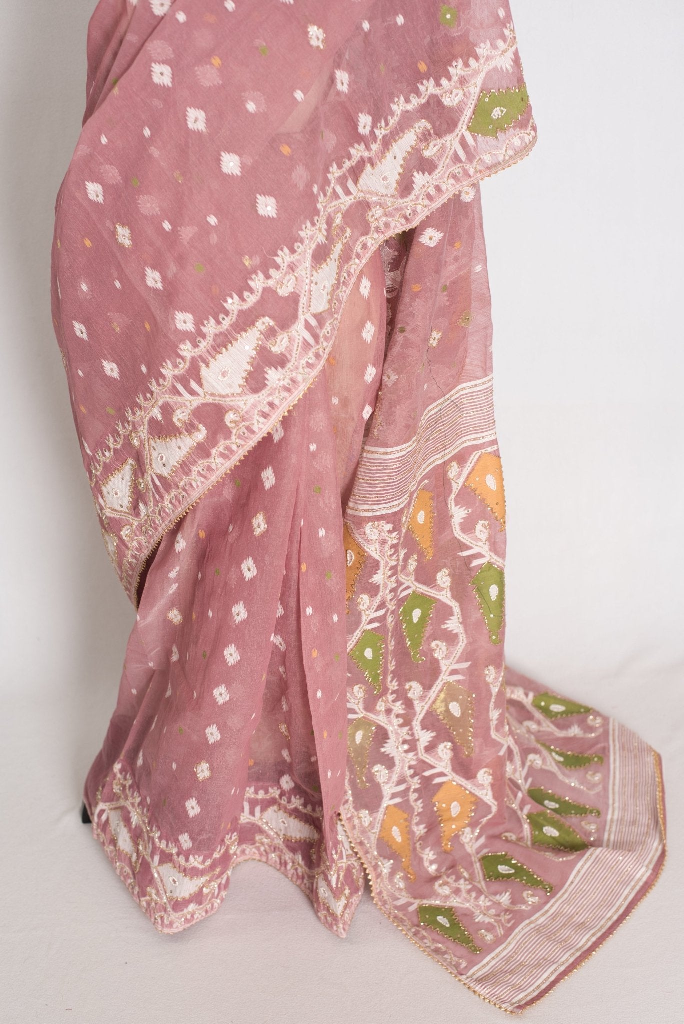 Bithi : Unique Pastel Purple and White Blended Cotton Jamdani Saree - Saree Mandi