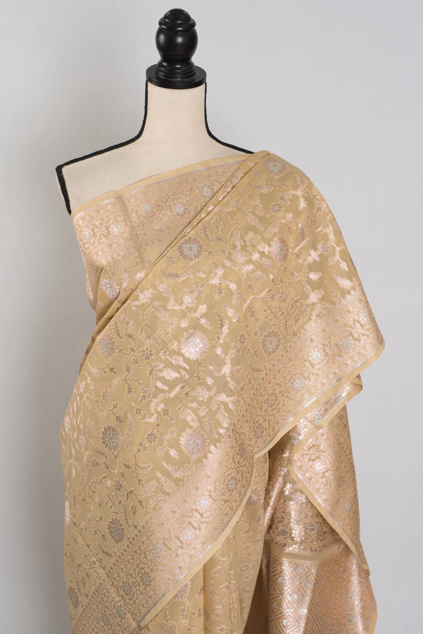 Gracy: Beige & Gold Jamdani Banarasi Saree | Bengali-Varanasi Fusion image 5