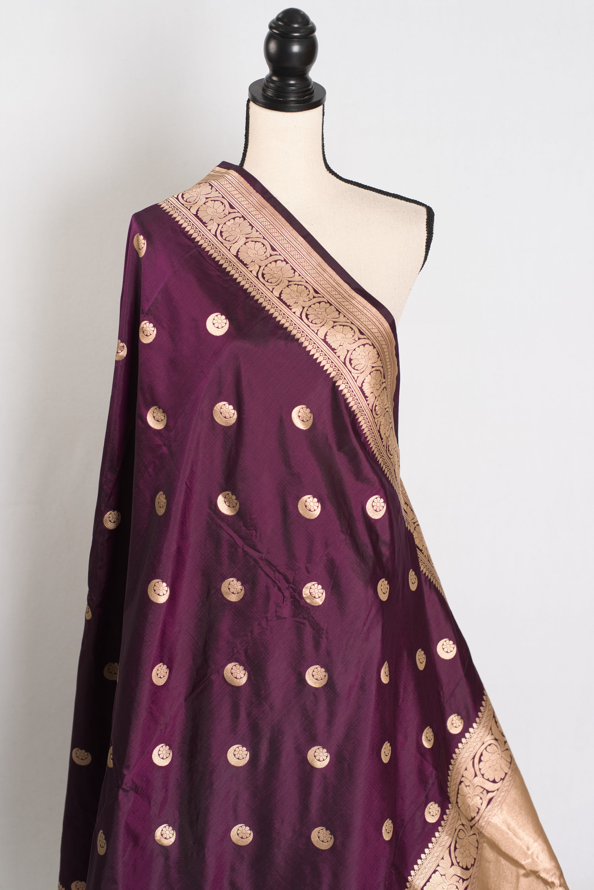 Zareen: Silk Mark Certified  Purple and Gold Bridal Banarasi Silk Saree image 5