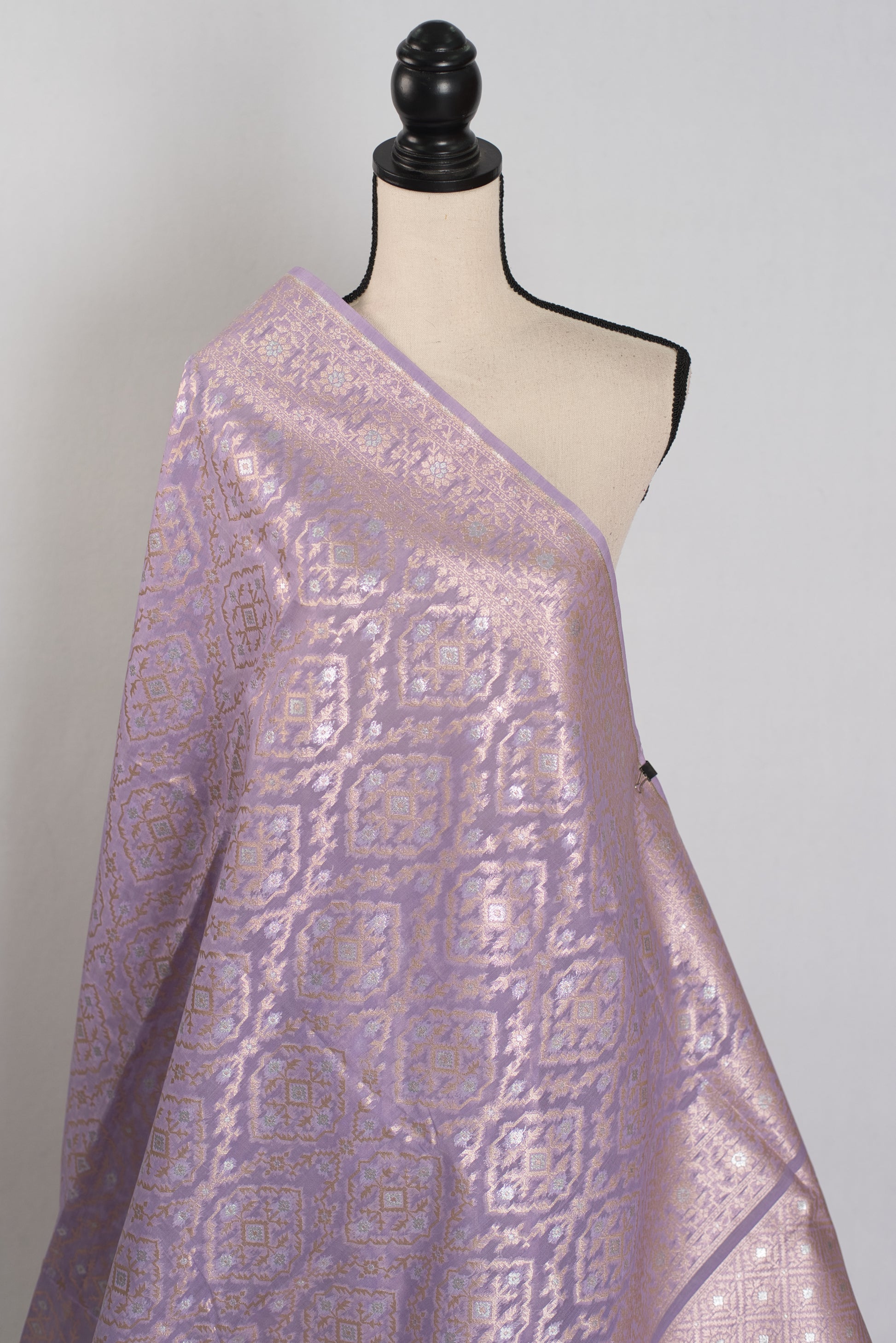 Nandini: Mauve & Gold Cotton Silk Jamdani Banarasi Saree image 4