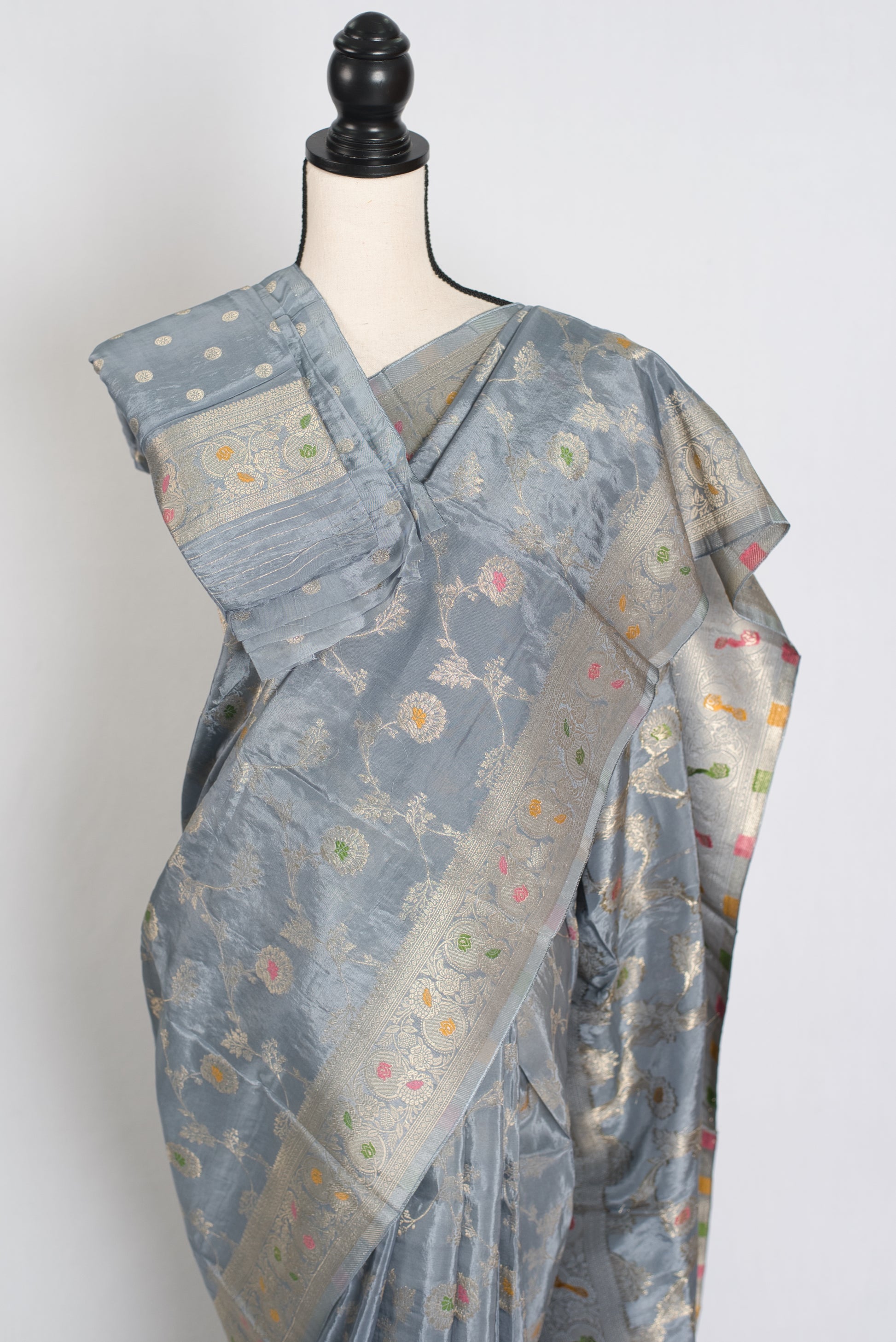 Damini : Semi Crepe Silk Jaal Banarasi Saree in Grey and Muted Gold image 2