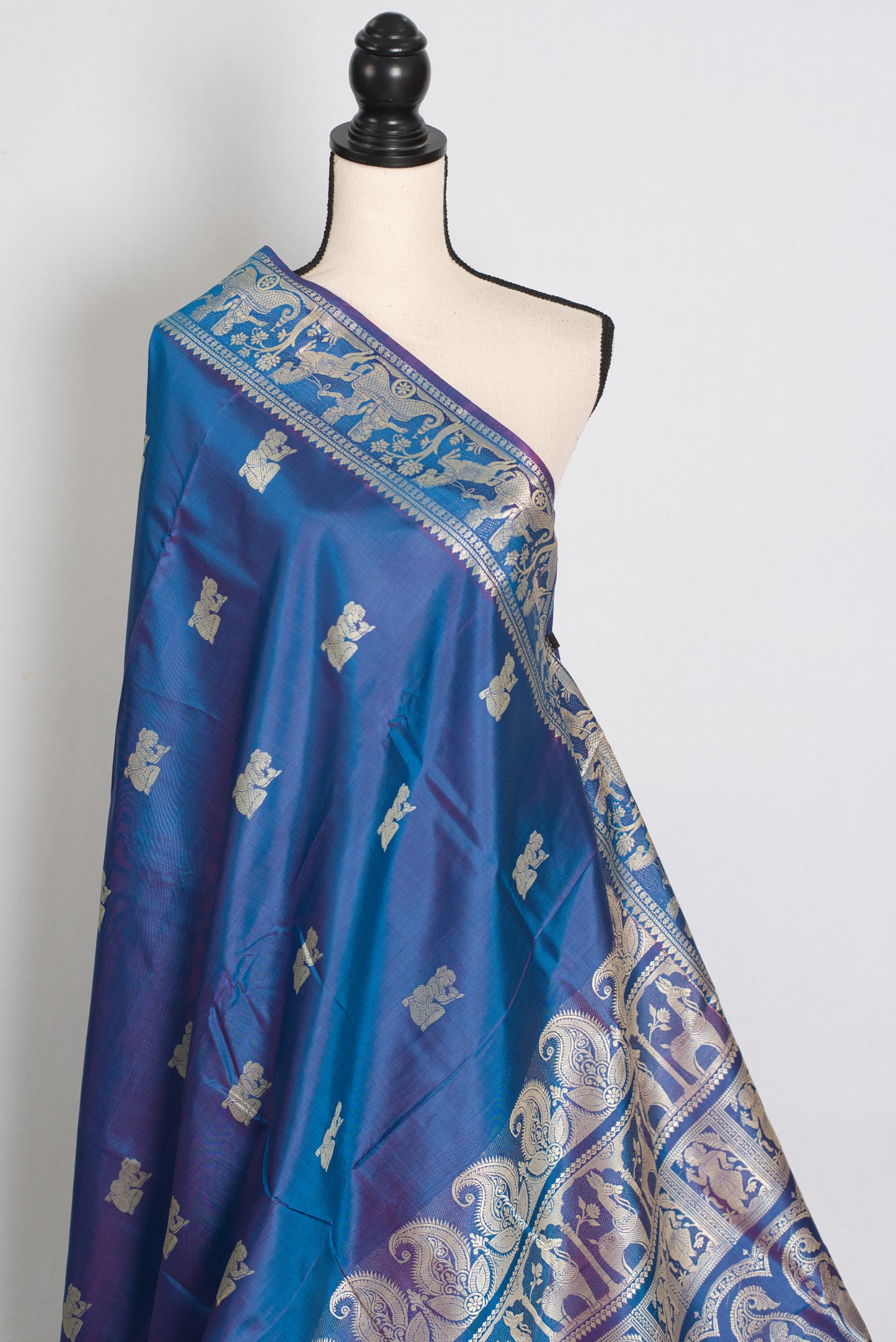 Arpita | Peacock Blue and Cream Handwoven Baluchari Silk Saree image 4