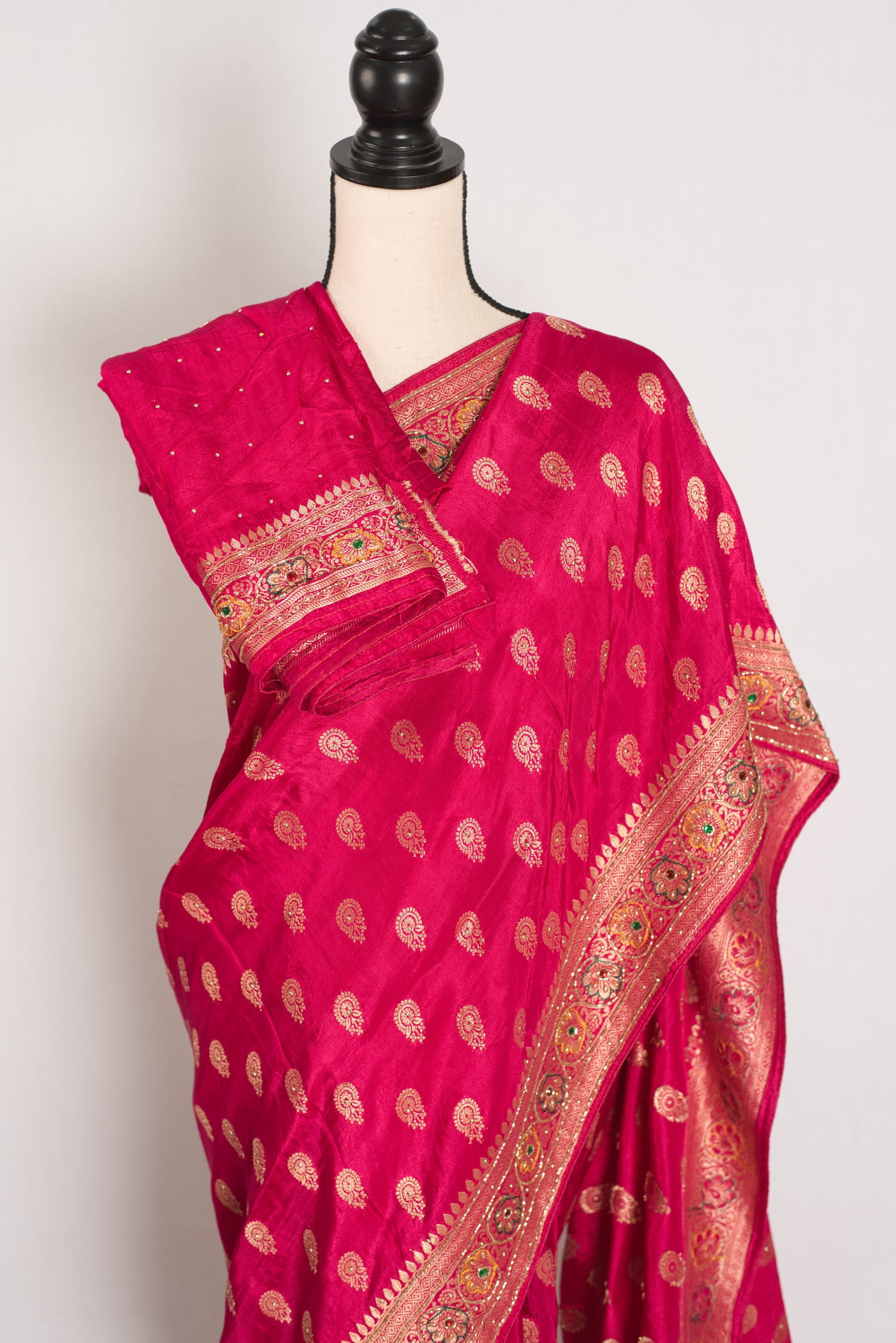 Purvi : Dark Pink and Gold Dola Silk Banarasi Saree - Hand Embroidery image 2