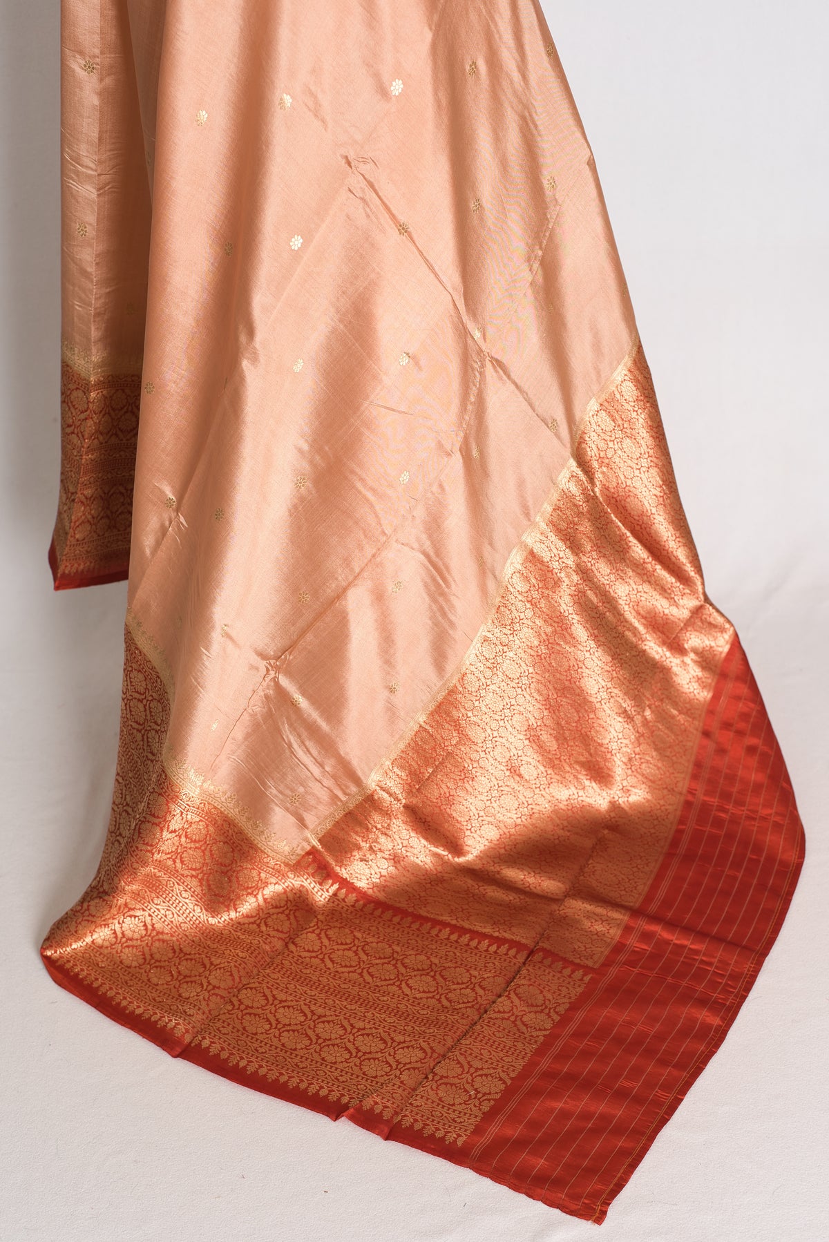 Naima: Sandalwood Brown and Rust Wide Border Mango Silk Banarasi Saree image 3