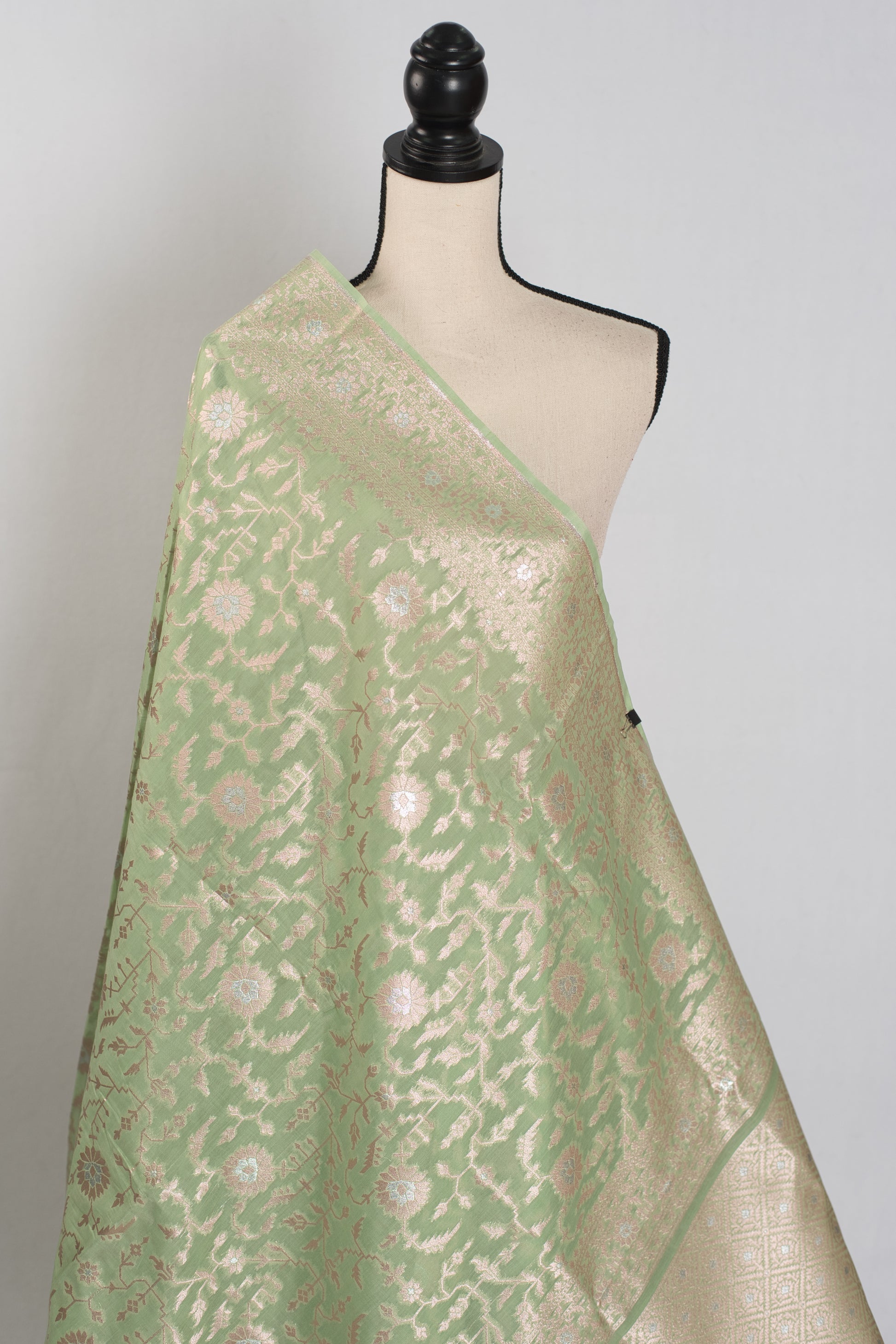 Mohini: Sea Green & Gold Jamdani Banarasi Saree | Cotton Silk Fusion image 4