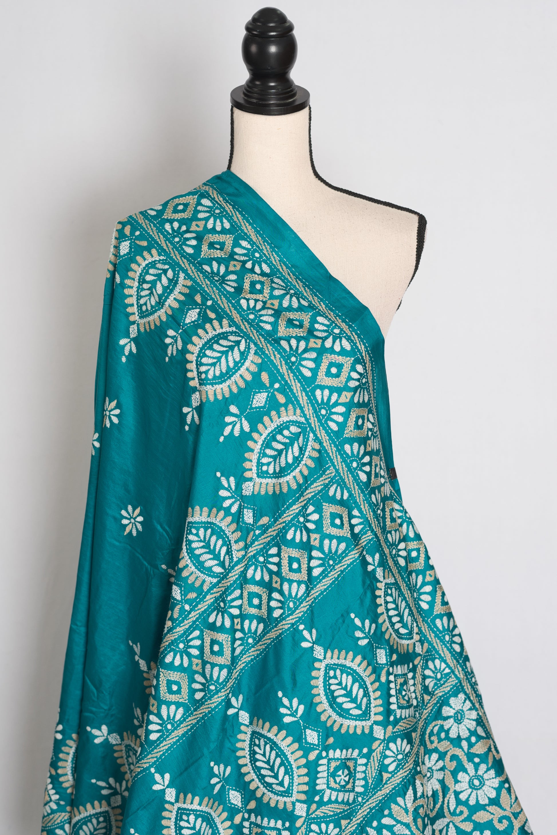 Mahua : Green Pure Silk Hand-Embroidered Kantha Stitch Saree | Silk Mark image 4