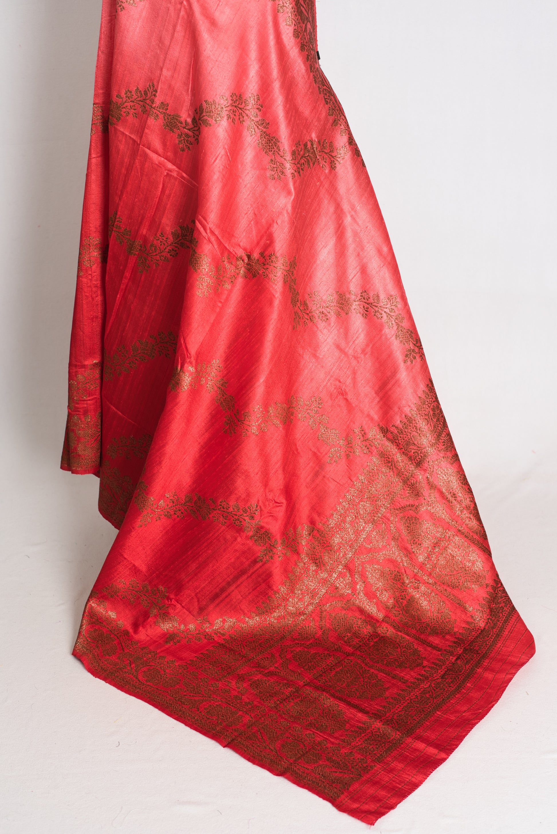 Ritaja : Red & Gold Ombre Raw Silk Handloom Banarasi Saree | Silk Mark Certified image 3