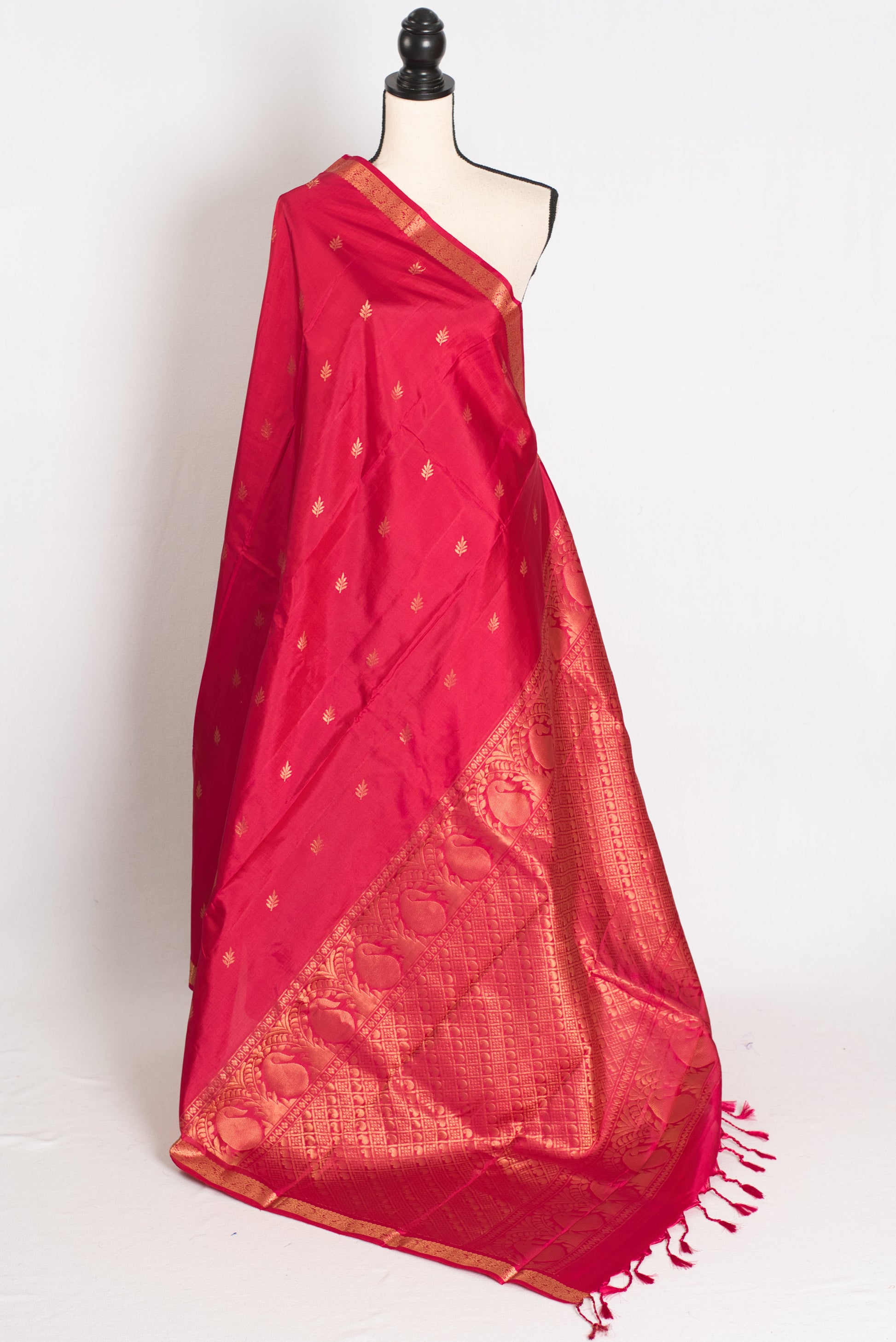 Nita: Rose Pink Kanjivaram Silk Saree |Traditional Small Gold Border image 1