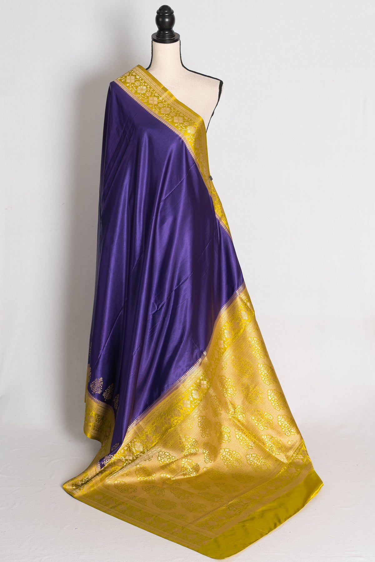 Shruti: Purple and Green Semi Mashru Valkalam Banarasi Saree with 38 Size Blouse image 3