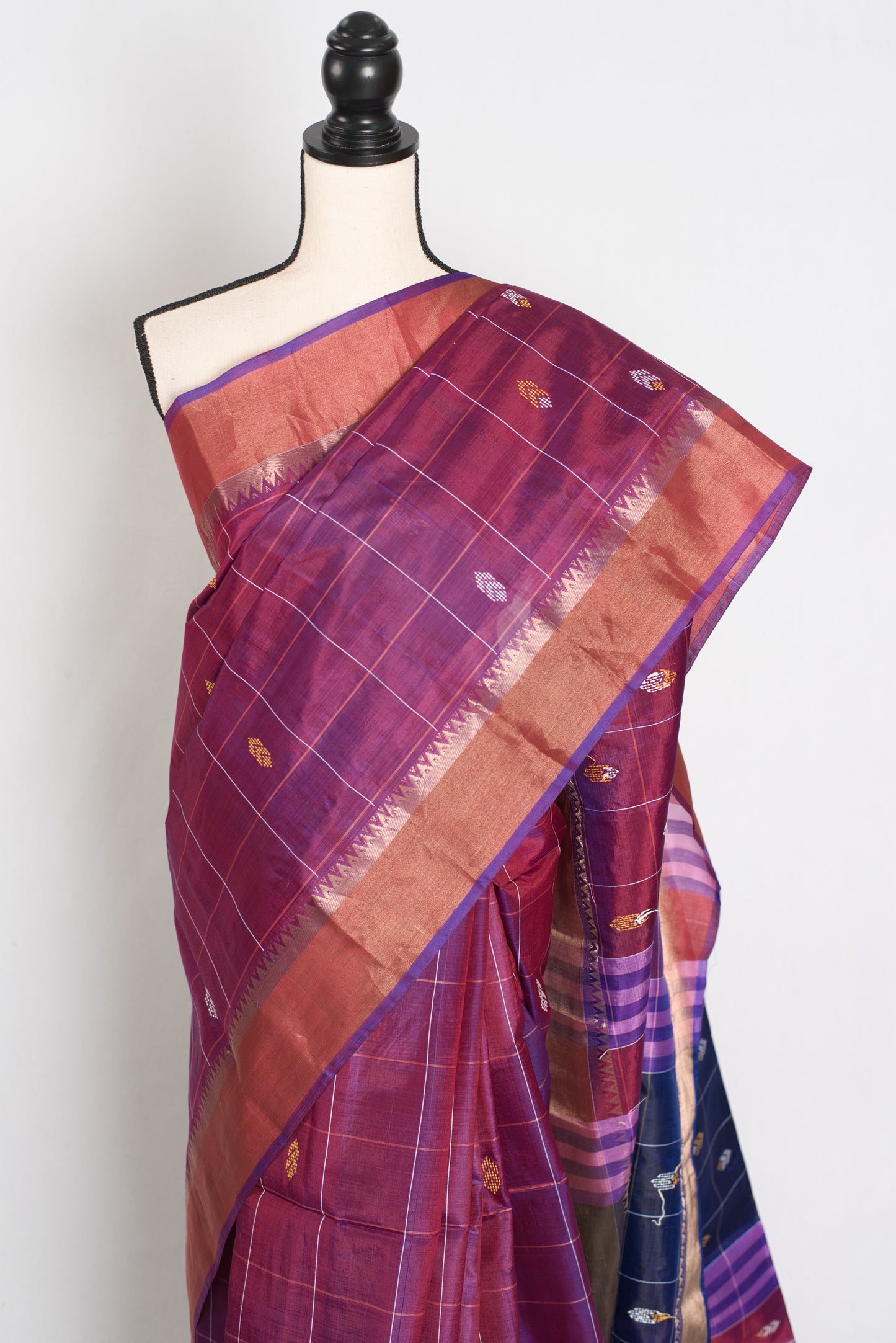 Parvati : Bishnupur Katan Silk Checks Kalakshetra Saree in Purple image 6