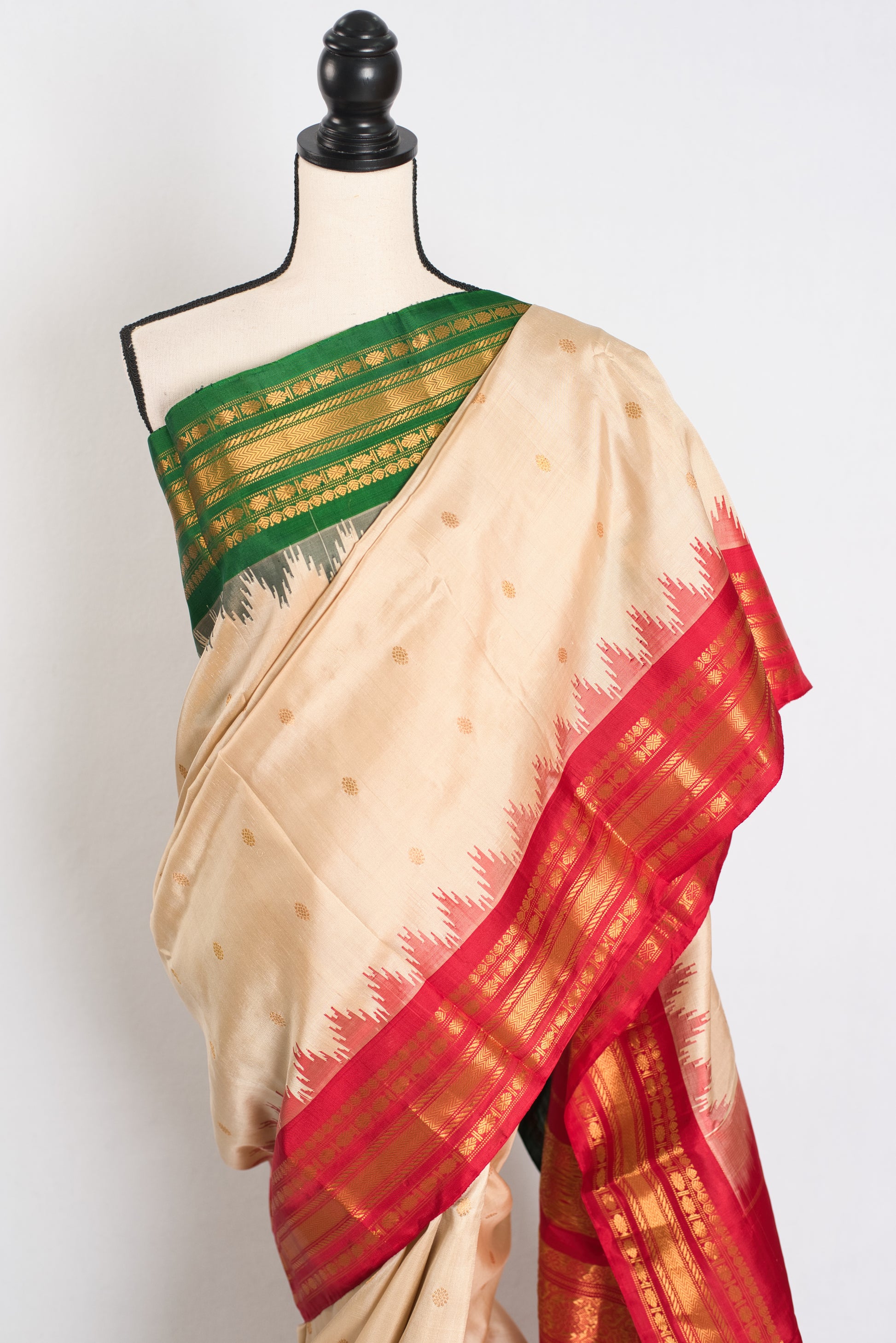 Kavya : Ganga Jamuna Border Gadwal Silk Saree in Beige with Red and Green image 6
