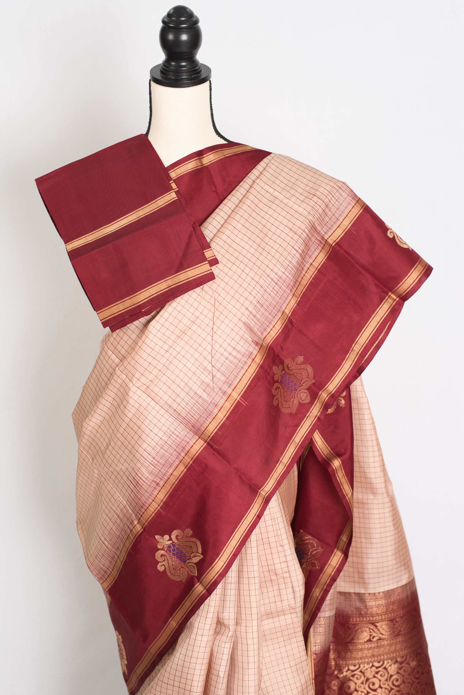 Latha : Silk Mark Certified Cream and Red Checks Kanjeevaram Silk Saree image 2