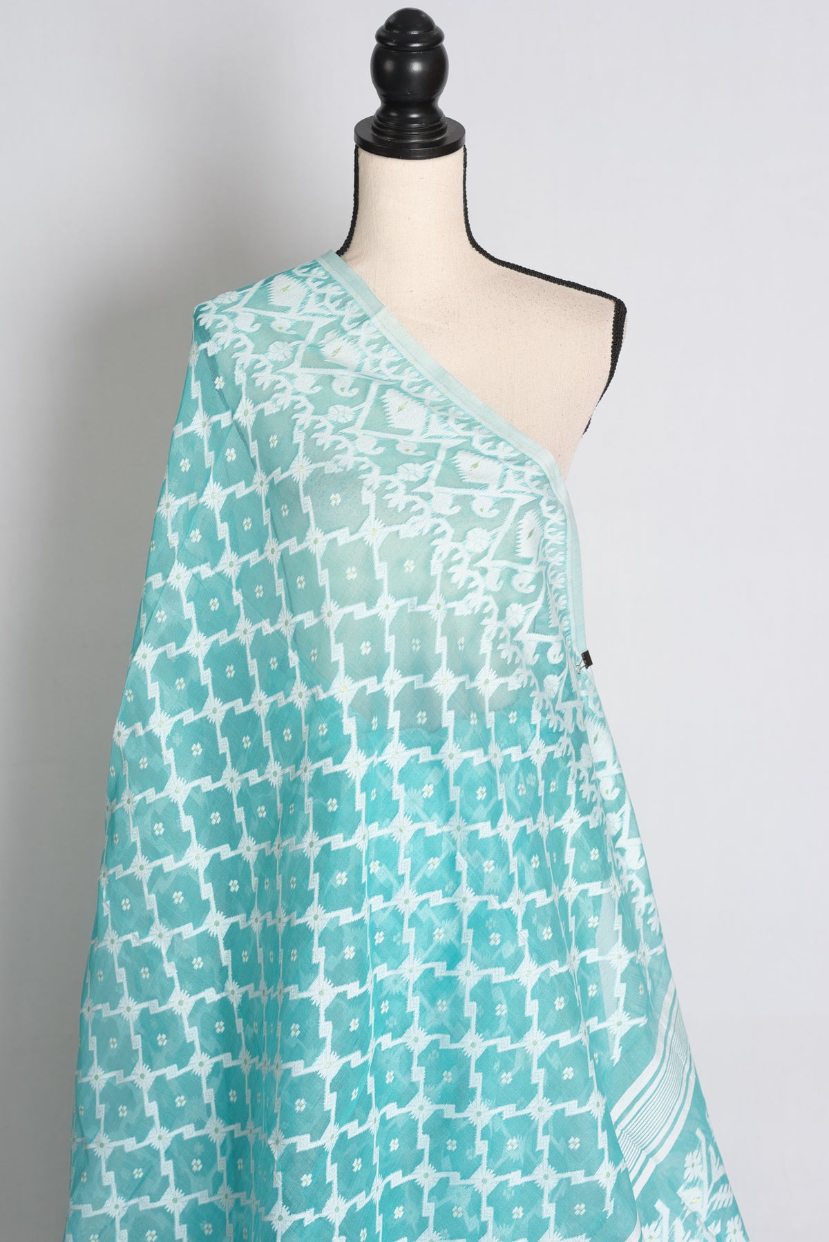 Turquoise Blue and White Jamdani saree — border detail