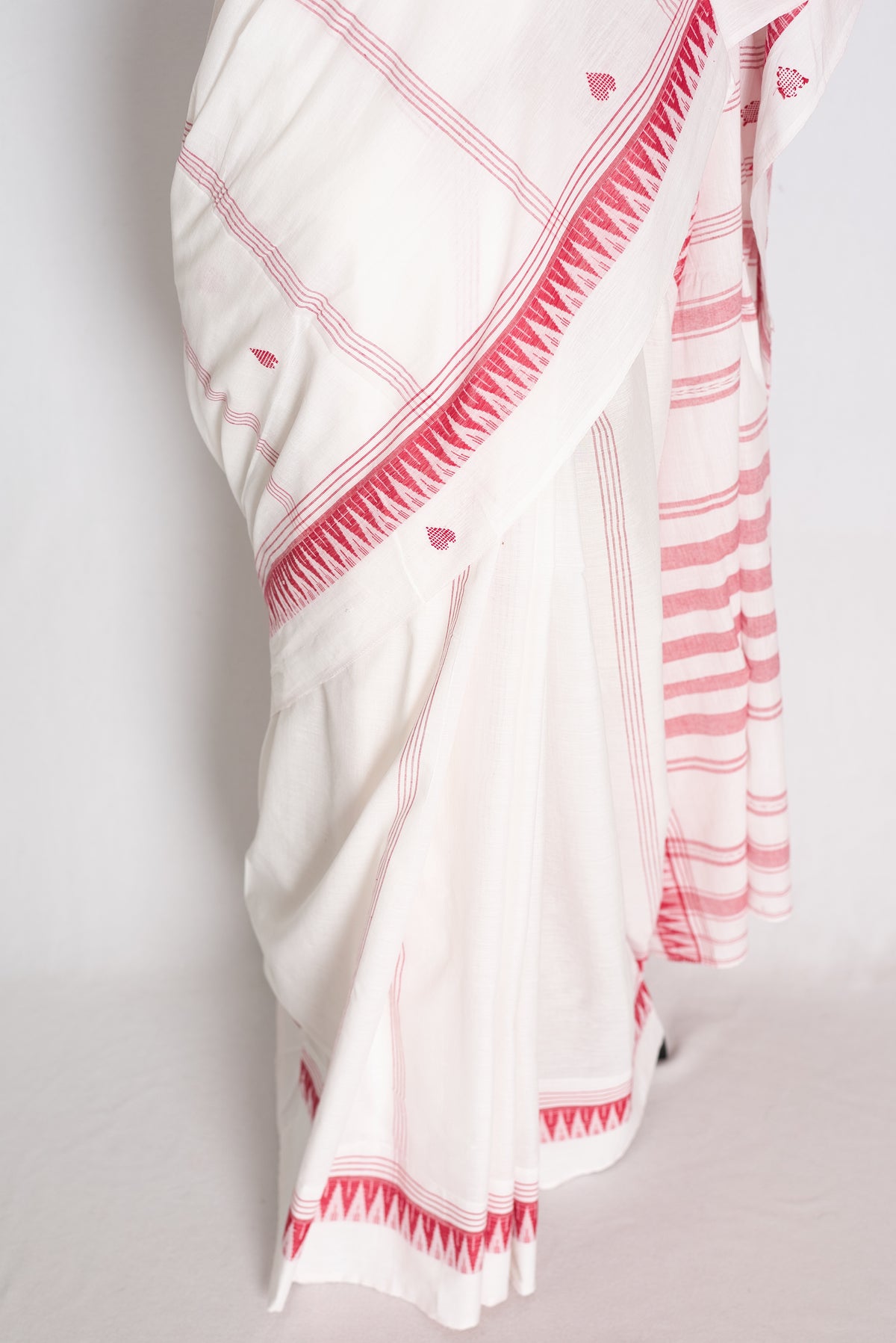 Shweta: White and Red Soft Cotton Dhaniakhali Bengali Saree image 5