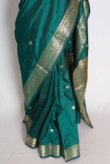 Debolina: Rama Green and Gold Lightweight Katan Banarasi Silk Saree image 6