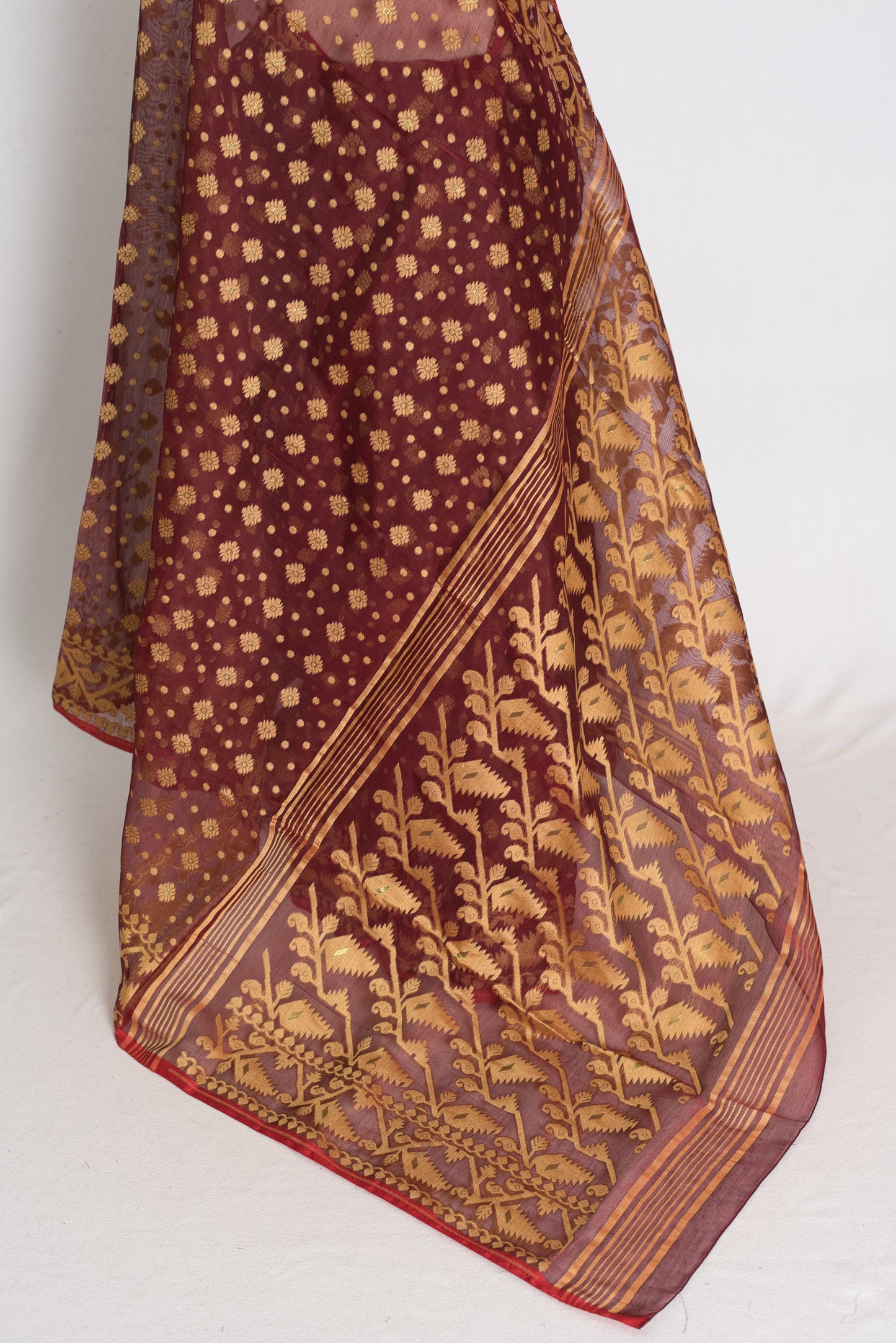 Gayetri : Maroon and Beige Soft Blended Cotton Jamdani Saree with Red Salvage image 3