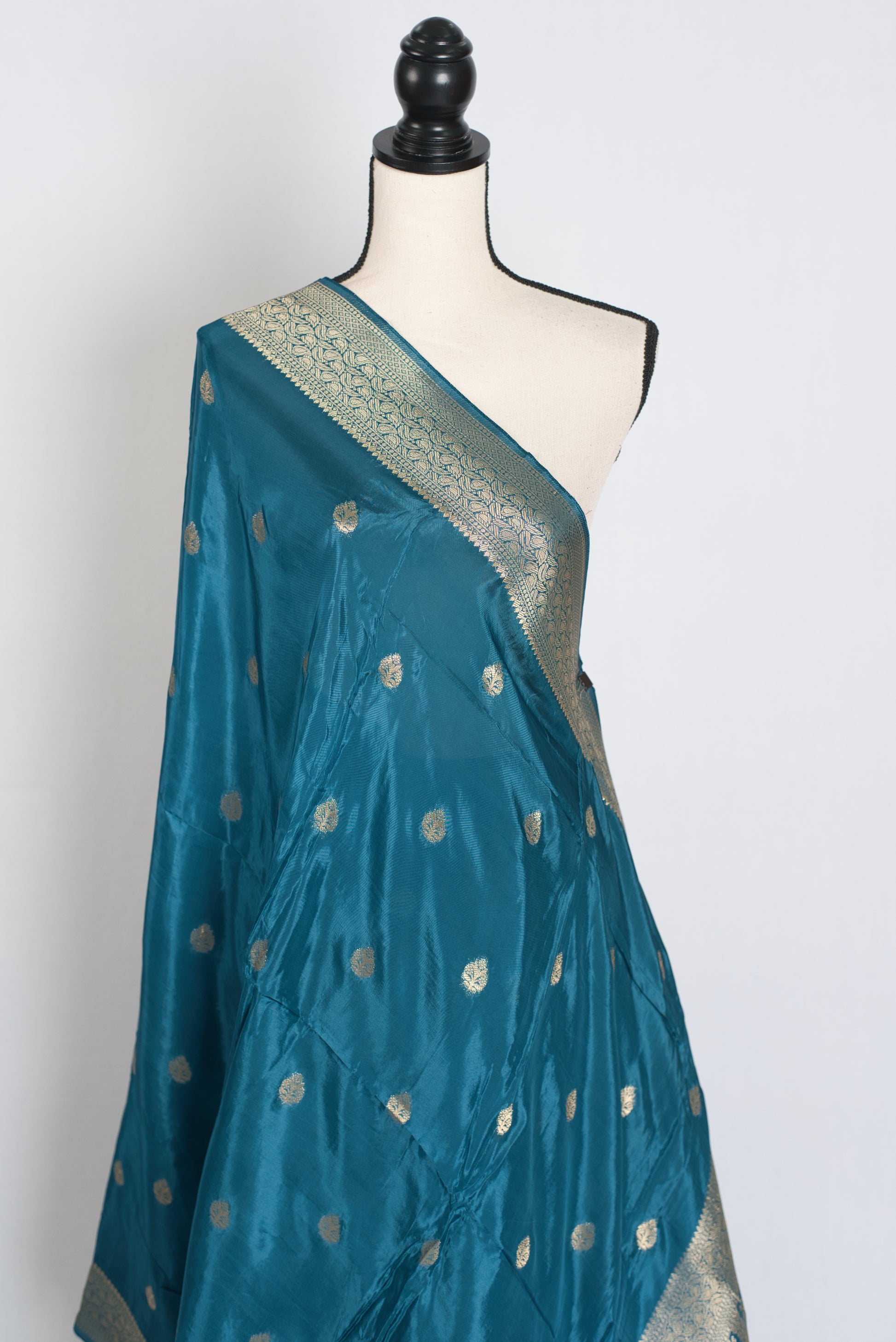 Nisha : Lightweight Semi Crepe Banarasi Saree in Blue and Gold image 4