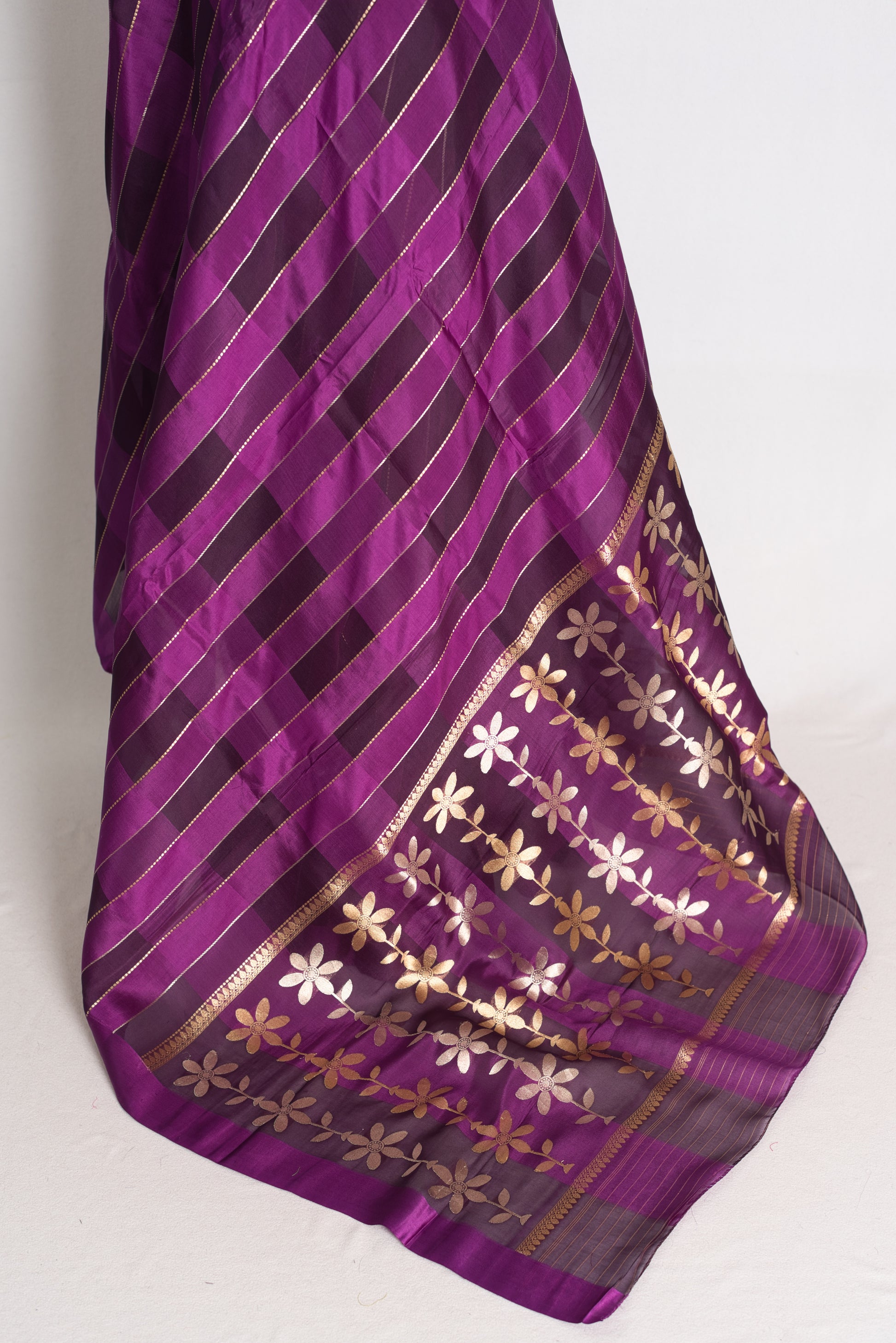 Shreya : Purple and Gold Contemporary Satin Silk Organza Banarasi Saree image 3