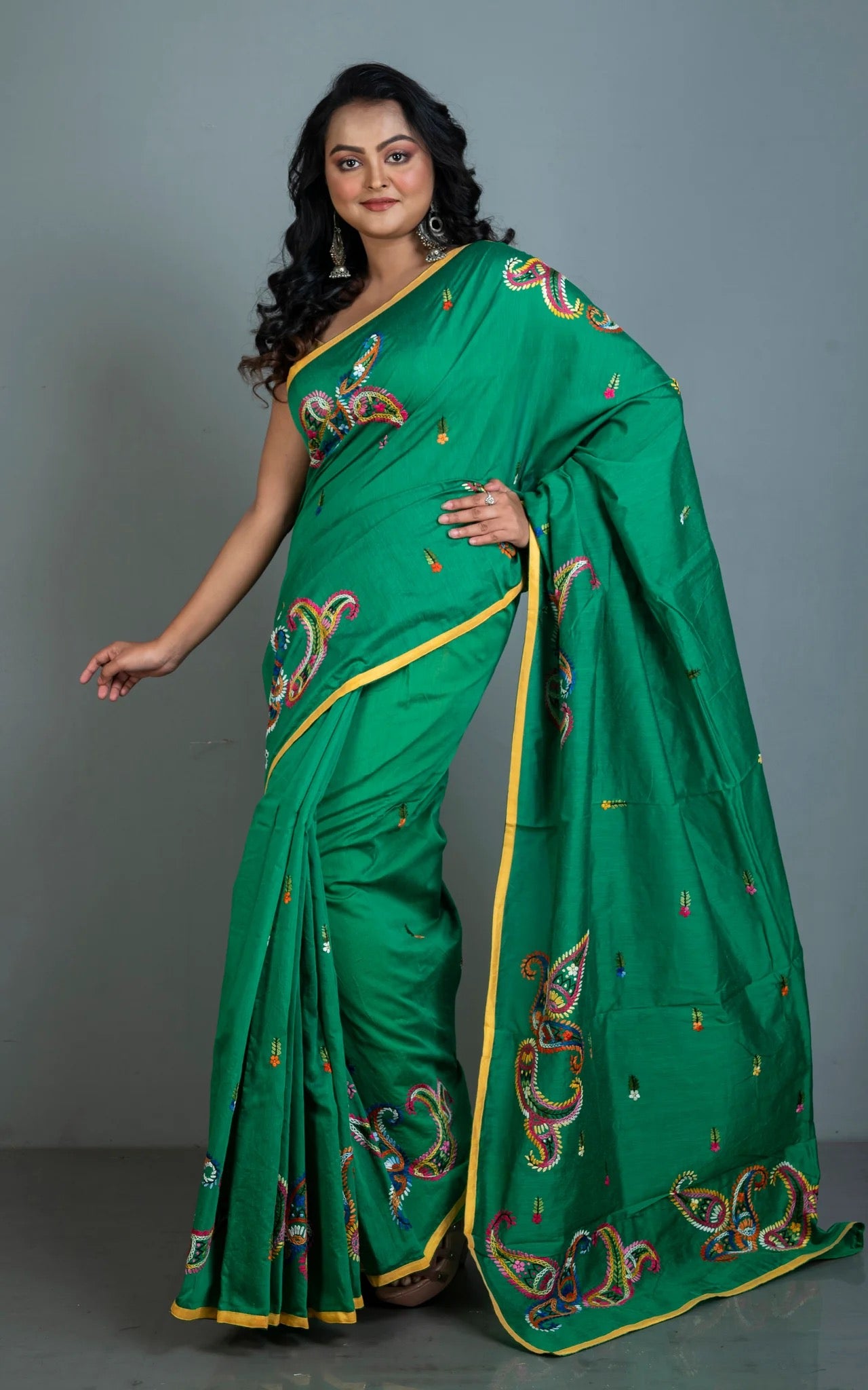 Kashmiri Embroidery Soft Cotton Chanderi Saree in Green.