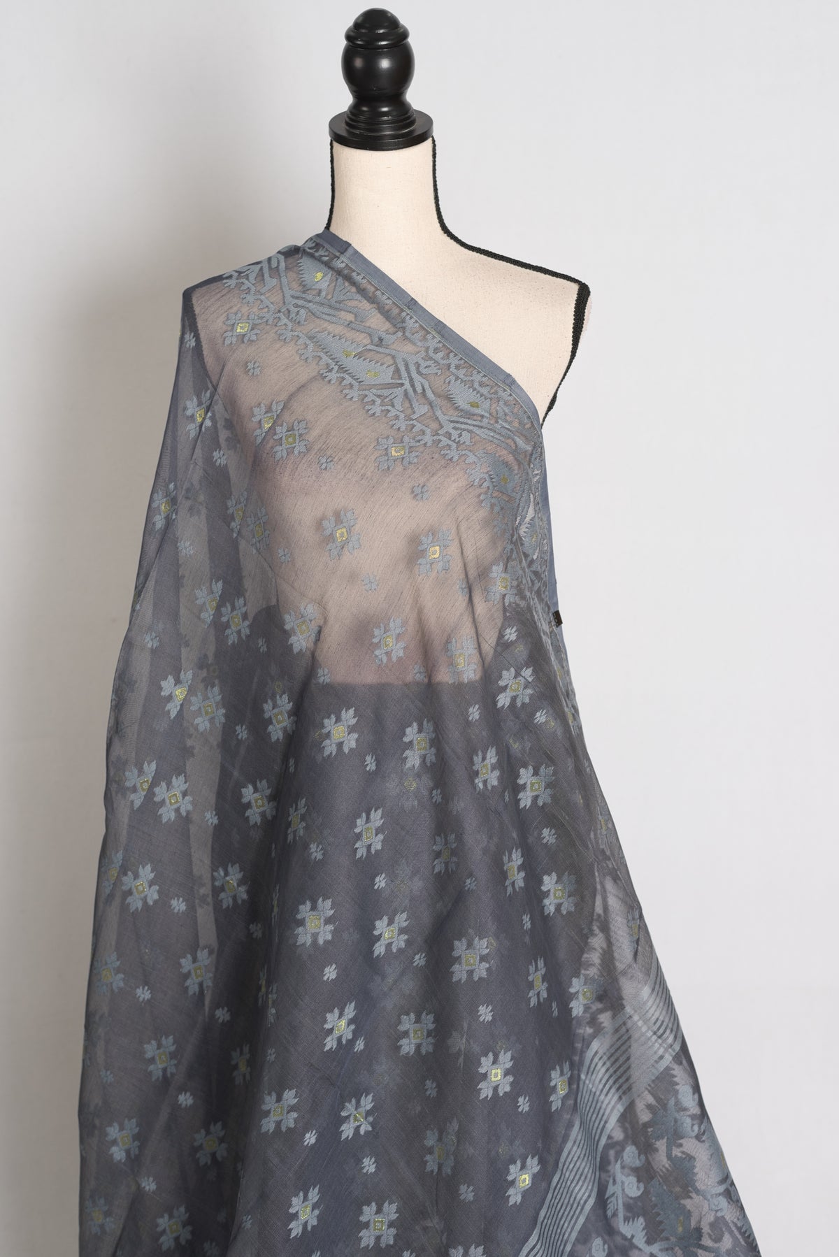 Aman : Cloud Grey Soft Blended Cotton Bengali Jamdani Saree image 4
