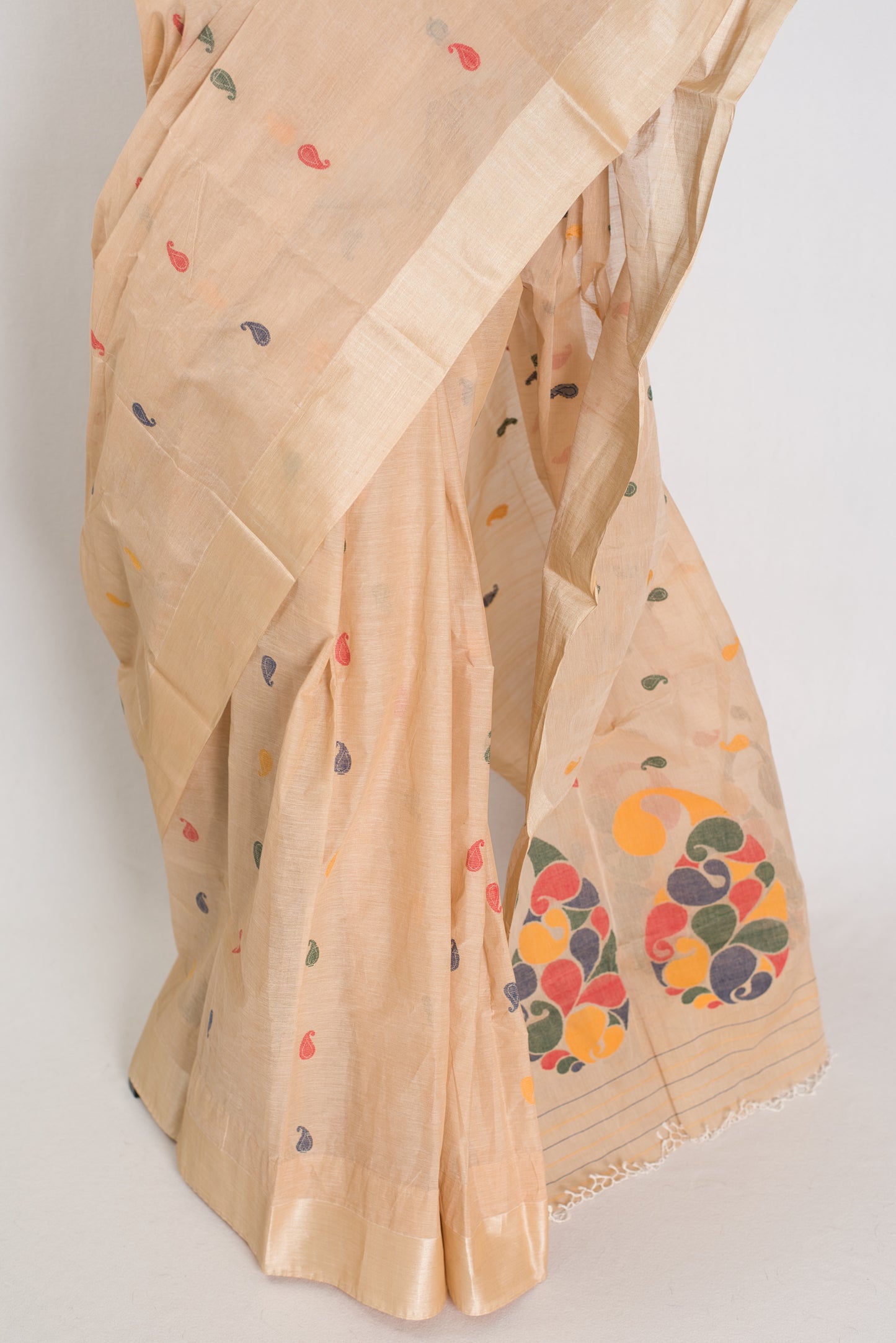 Sandhya | Handwoven Bengal Cotton Jamdani Saree with Tussar Silk Border image 4