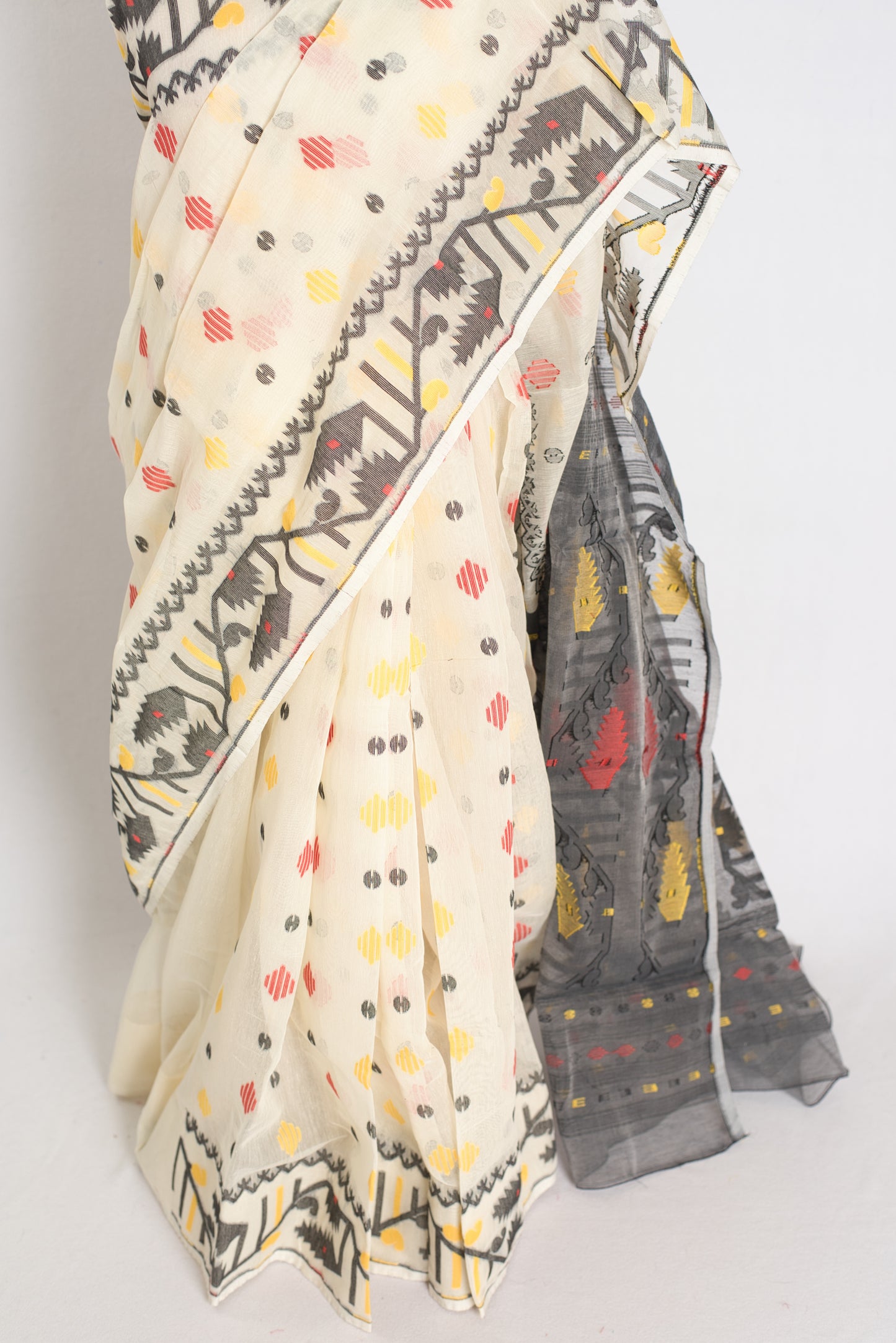 Mousumi : Cream and Black Blended Soft Cotton Jamdani Bengali Saree image 5
