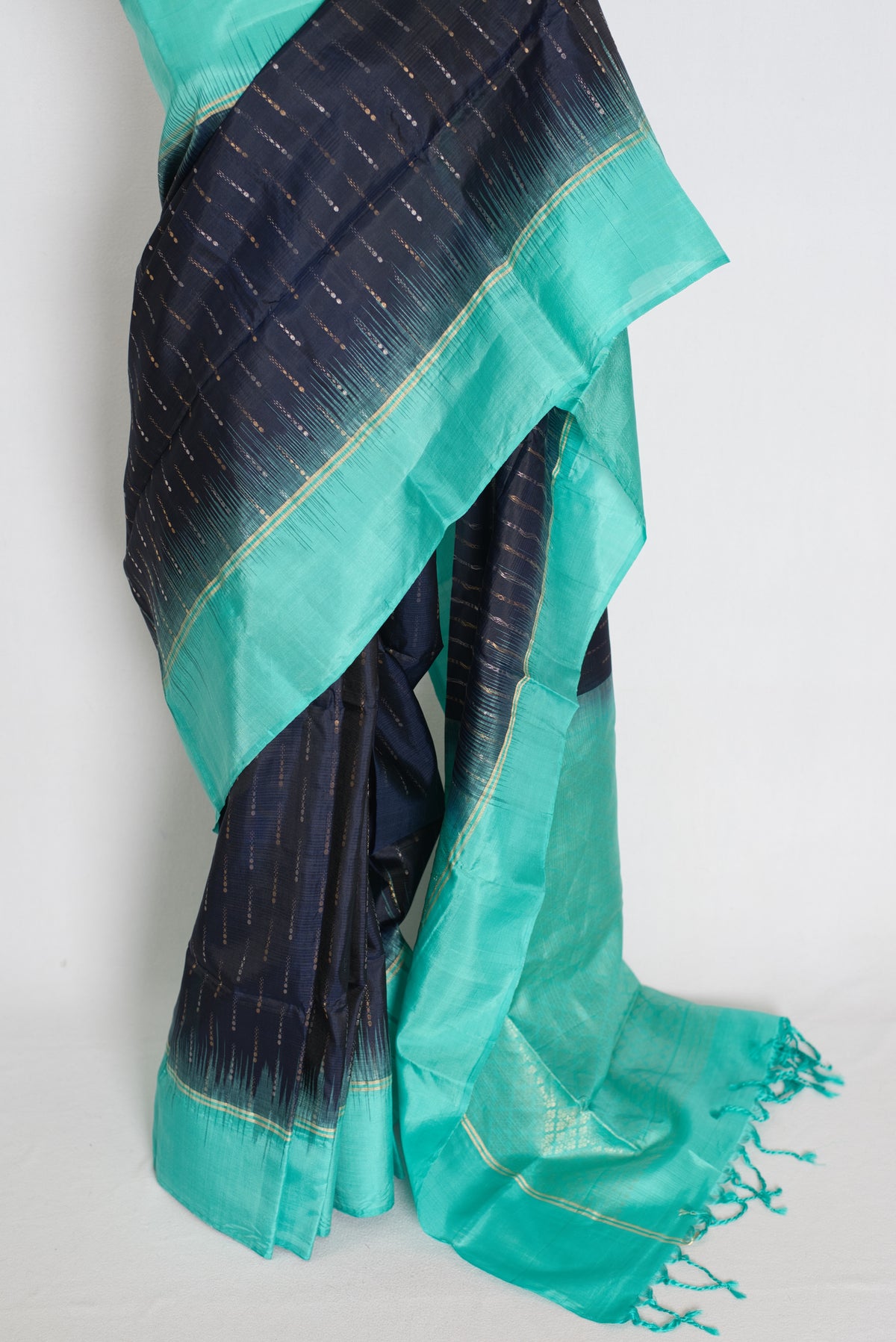 Shanti : Midnight Blue & Turquoise Pure Silk Kanjivaram Saree image 5