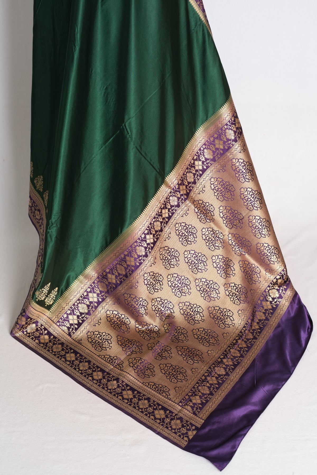 Soi: Bottle Green Semi Mashru Valkalam Banarasi Saree with 40 Size Blouse image 5