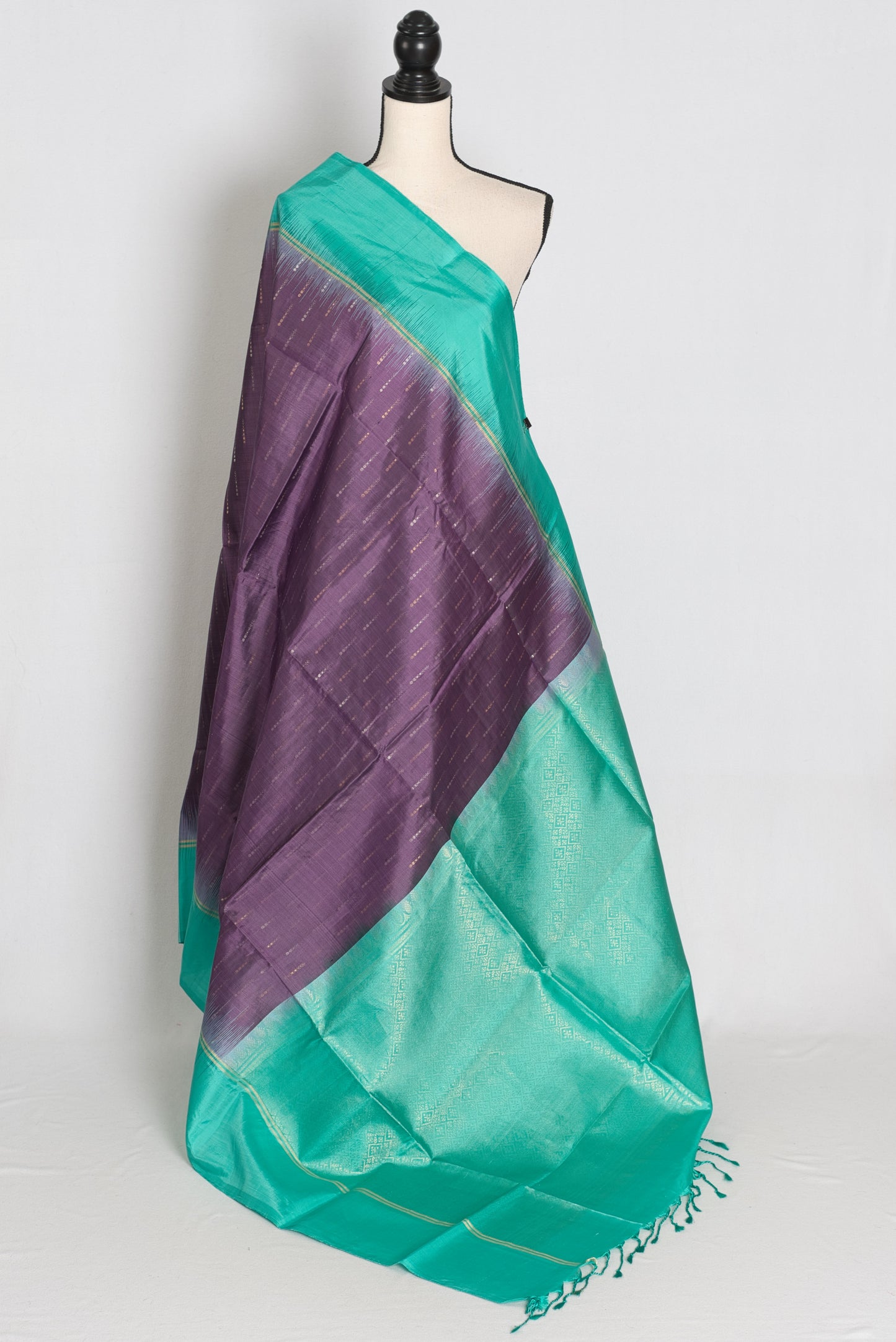 Iniya Violet and Sea Green Lightweight Kanjivaram Silk Saree image 1