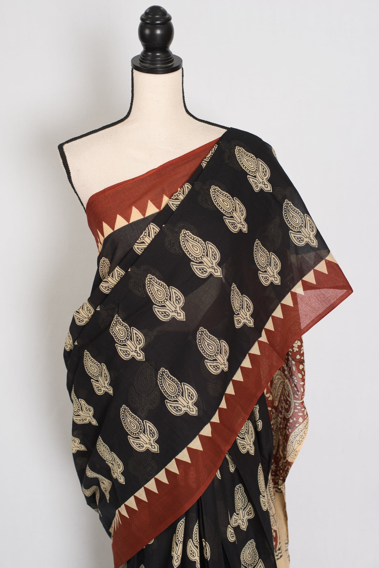 Kajal: Black Mulmul Cotton Saree with Kalamkari Prints | Pure Bengali Cotton image 6