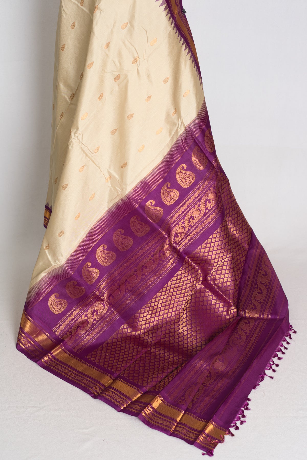 Sree : Clay White and Purple Handwoven Gadwal Silk Saree with Gold Zari image 4