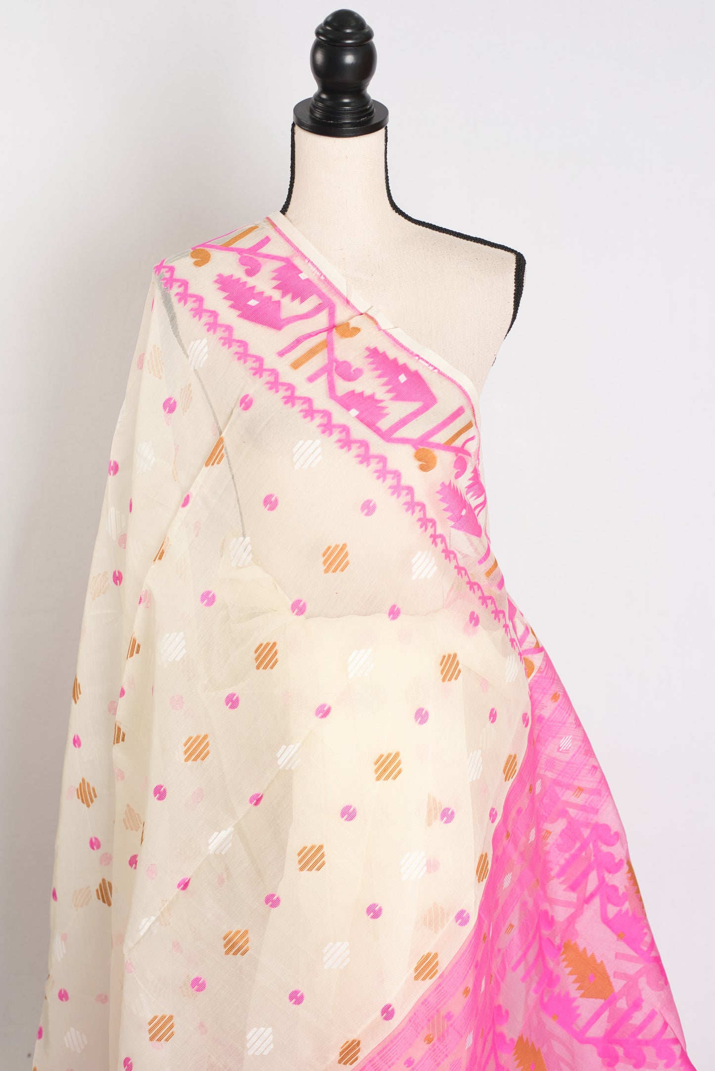 Soma : Off White and Pink Blended Soft Cotton Jamdani Bengali Saree image 3