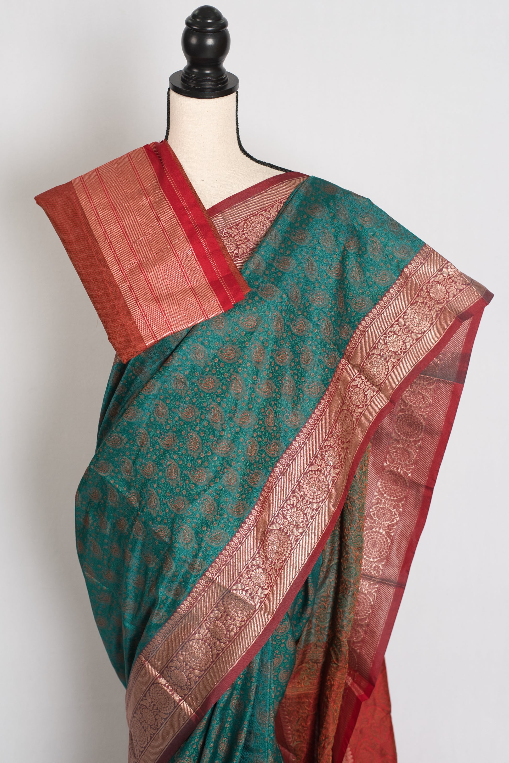 Barnali : Budget Friendly Green and Red Jamawar Banarasi Saree in Blended Silk image 2