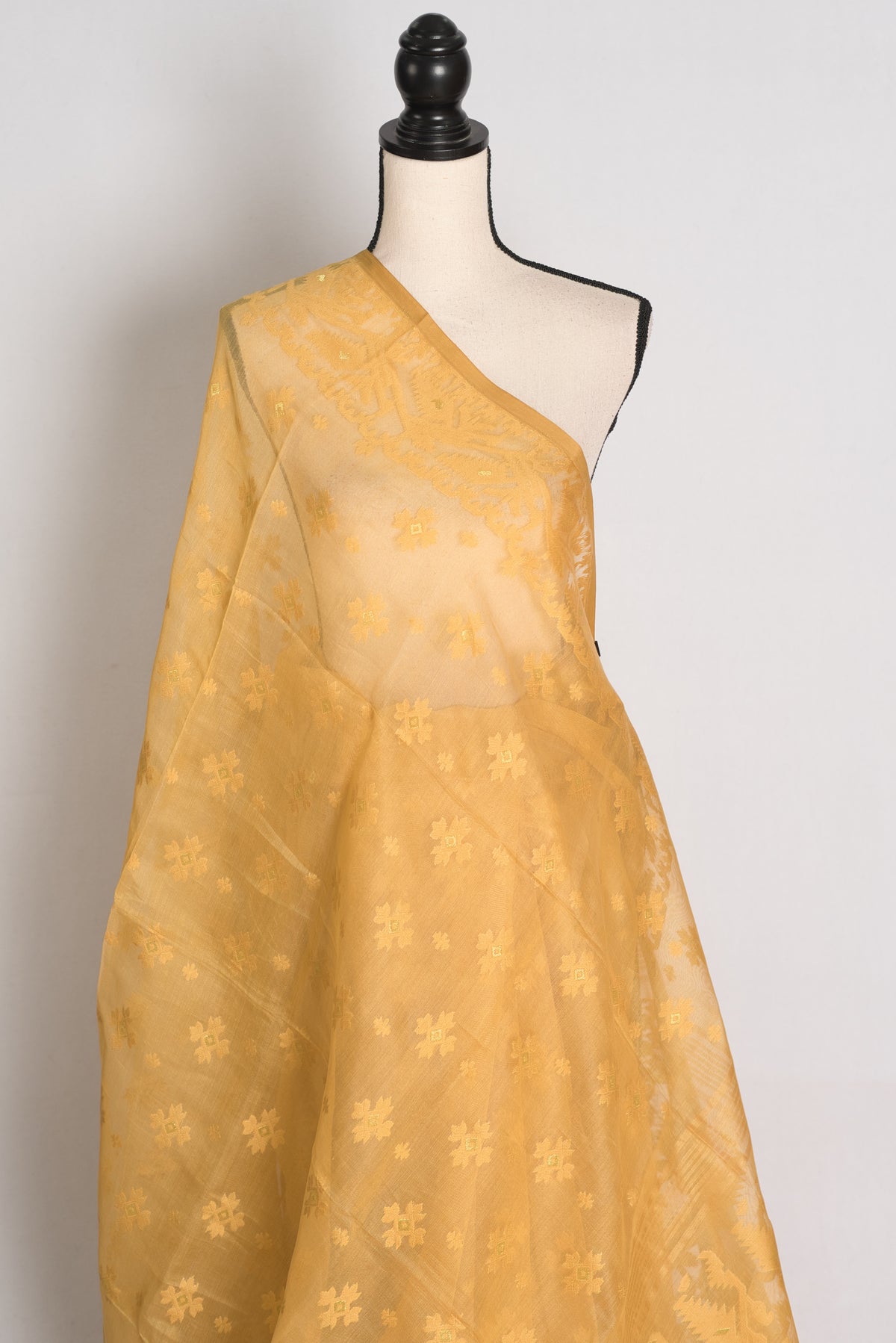 Dhriti : Beige and Gold Soft Blended Cotton Bengali Jamdani Saree image 4
