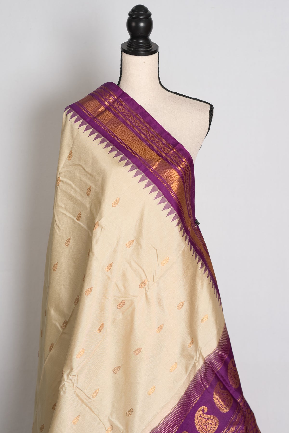 Sree : Clay White and Purple Handwoven Gadwal Silk Saree with Gold Zari image 3